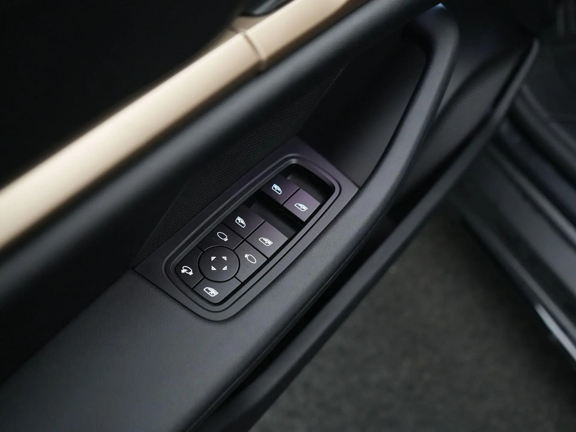 Taycan Cross Turismo 4