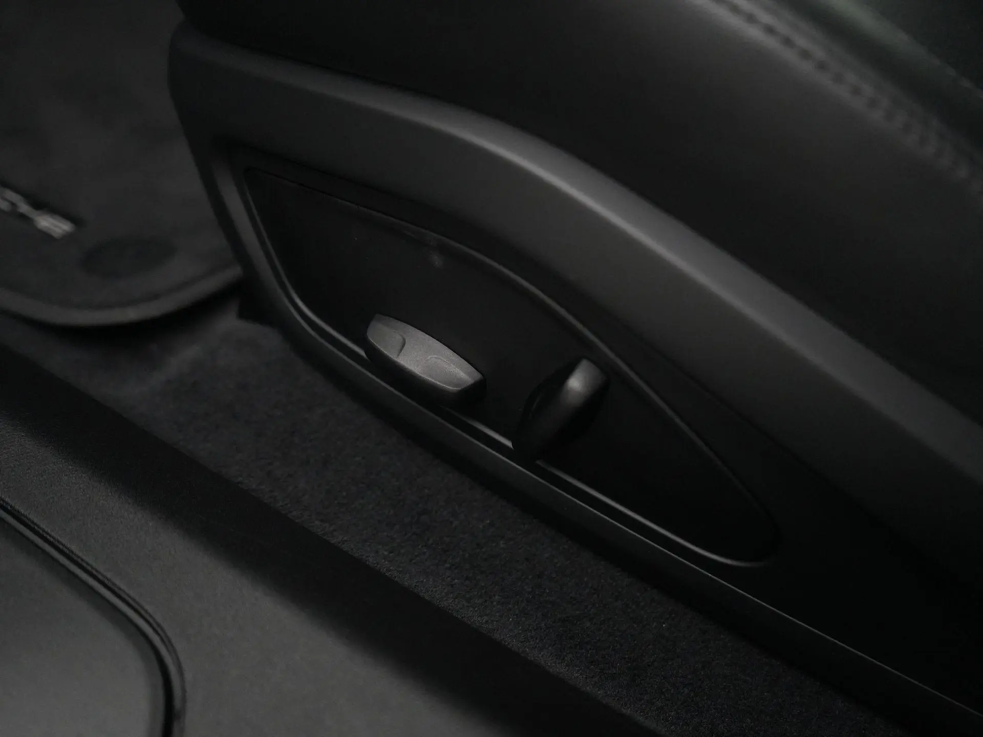 Taycan Cross Turismo 4