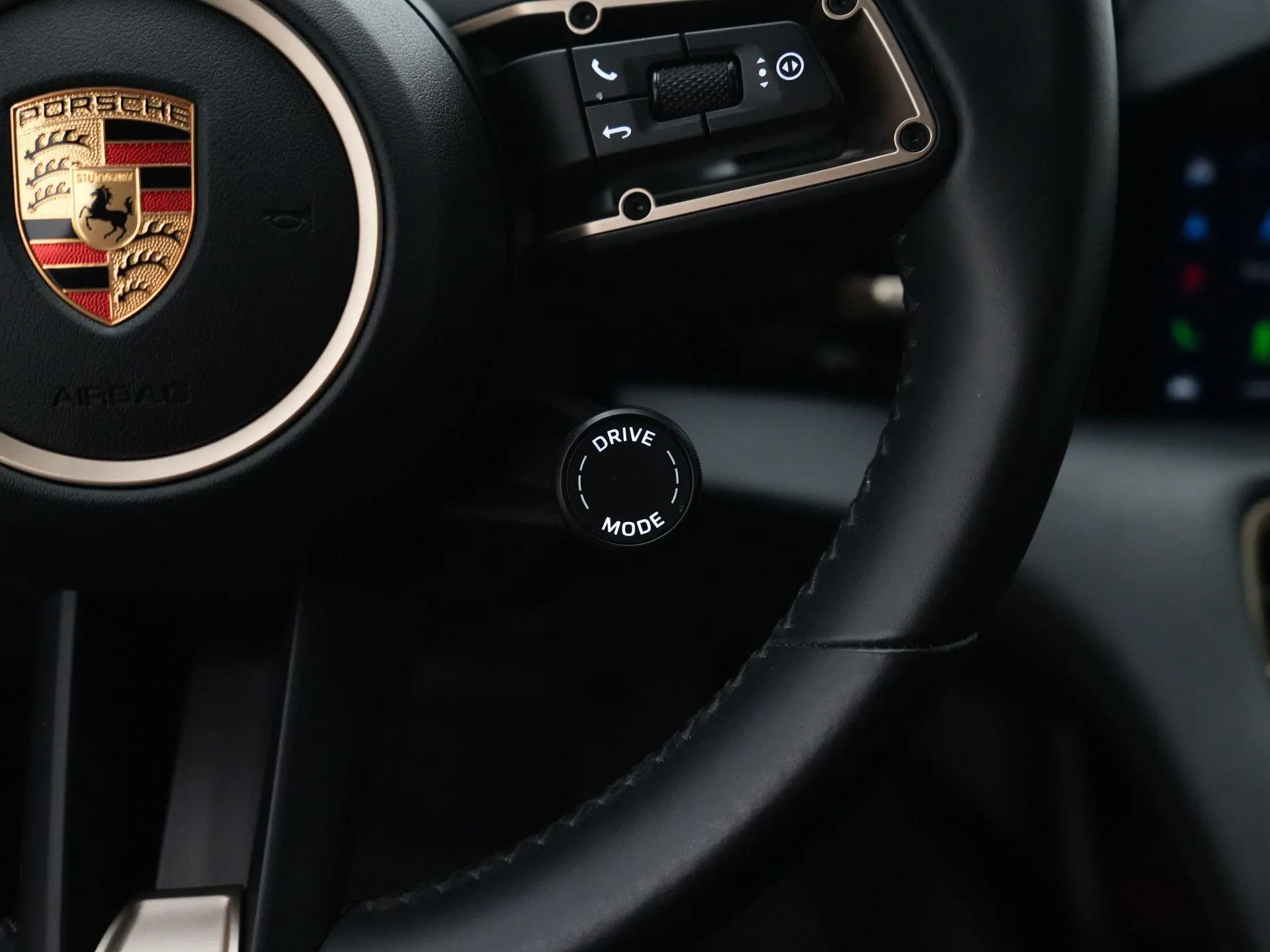 Taycan Cross Turismo 4