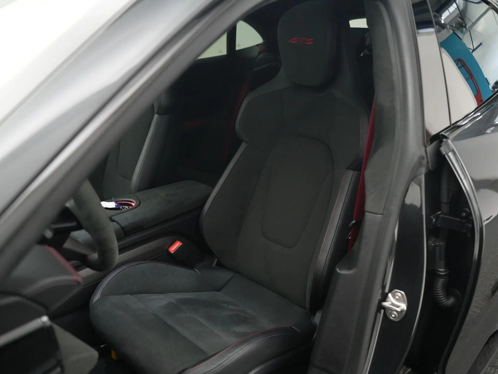 Taycan GTS Sport Turismo