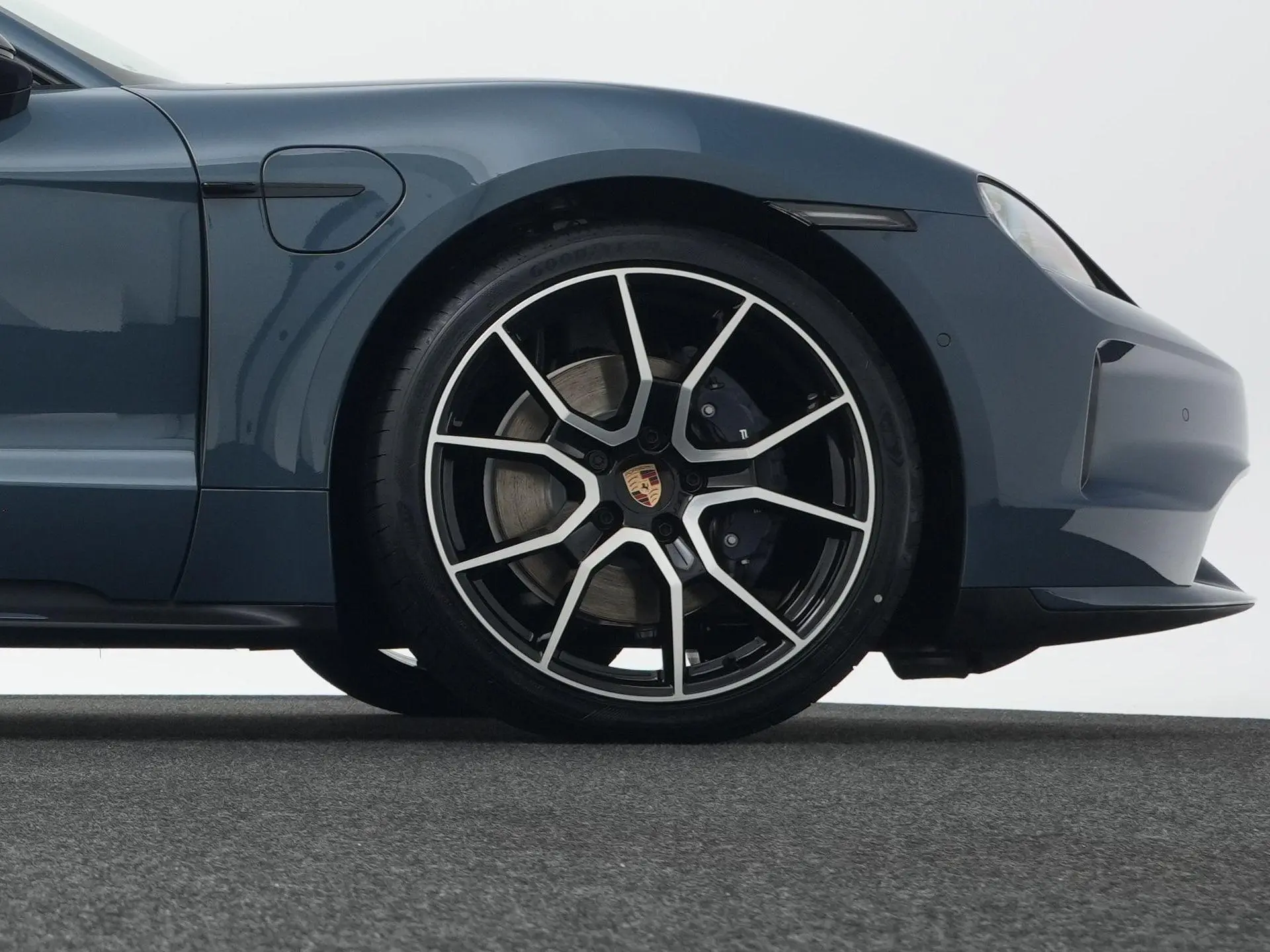 Taycan Black Edition