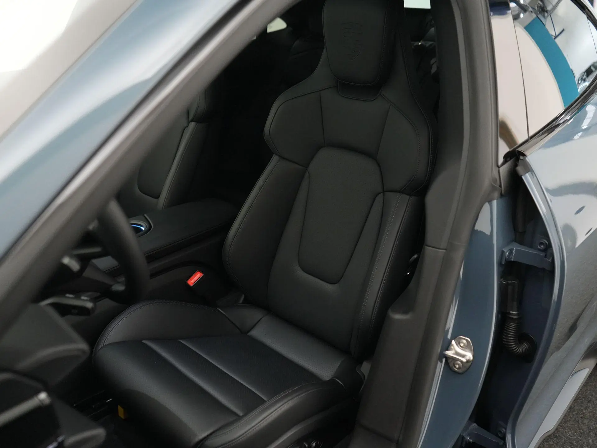 Taycan Black Edition