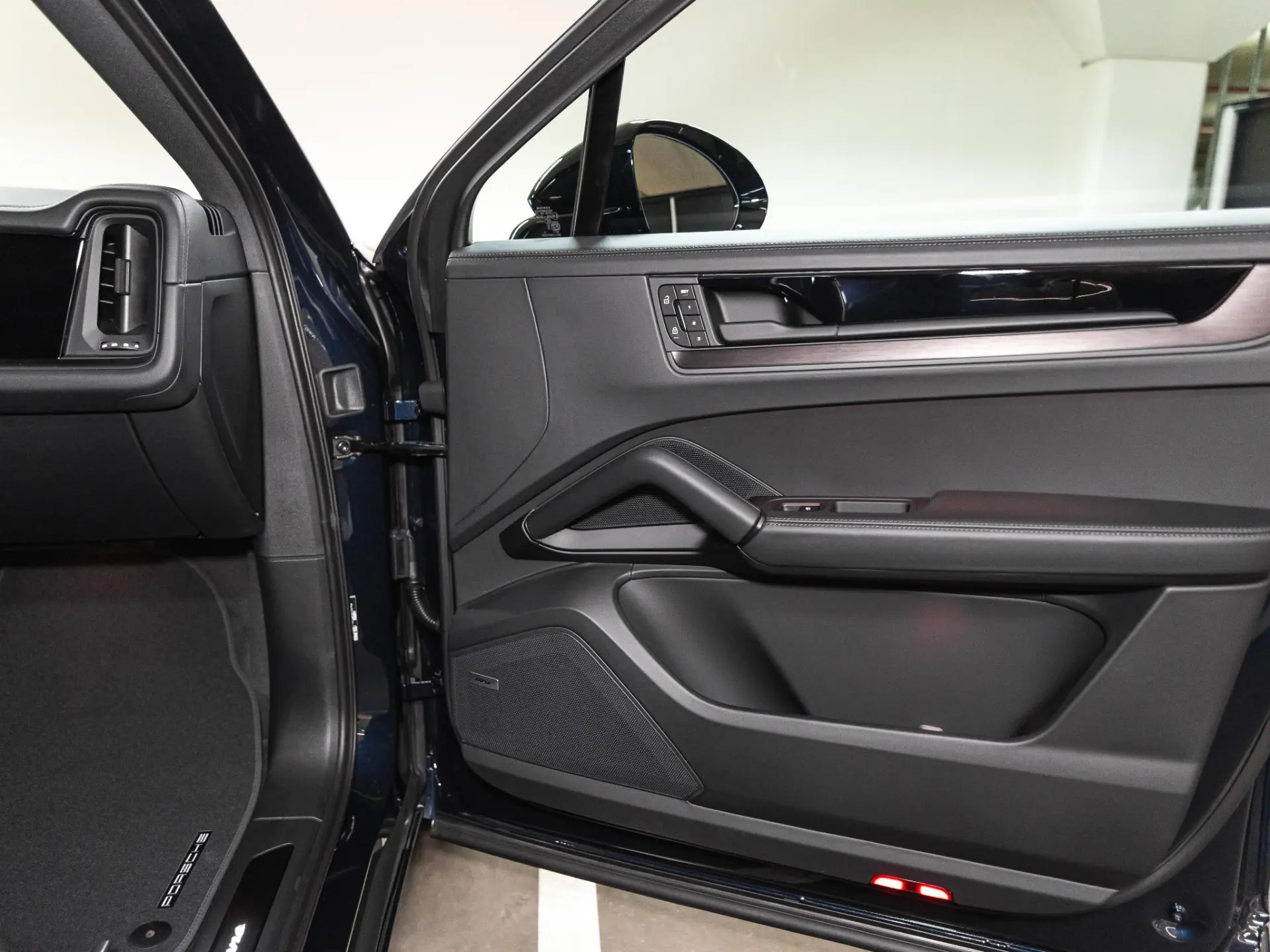 Cayenne Coupé 3.0 E-Hybrid Black Edition