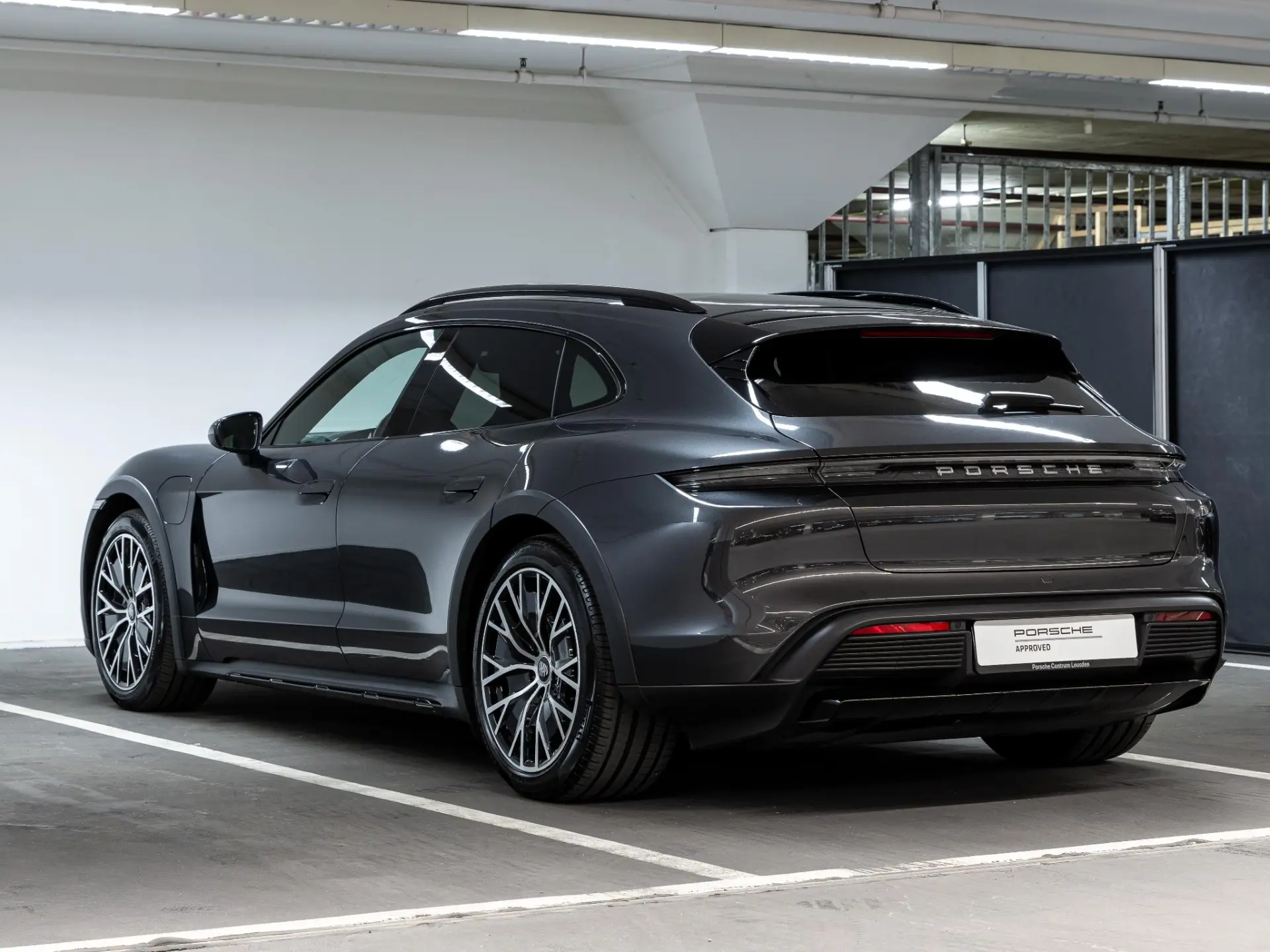 Taycan Cross Turismo 4