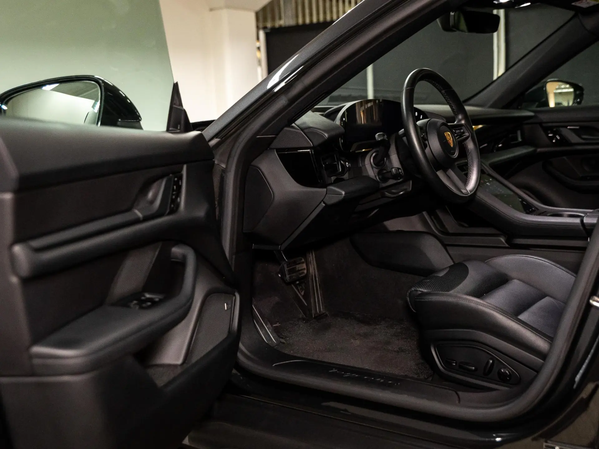 Taycan Cross Turismo 4