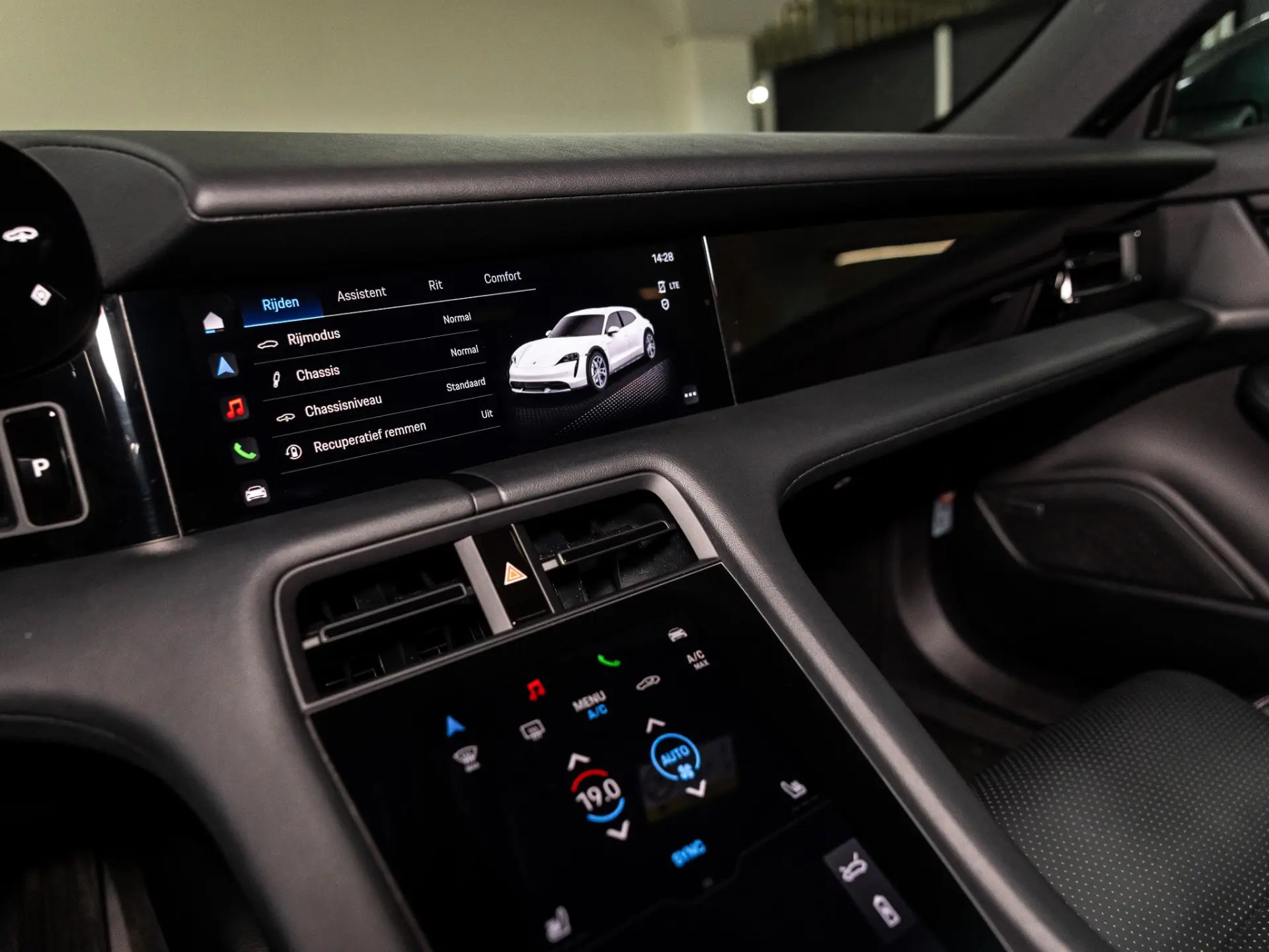 Taycan Cross Turismo 4