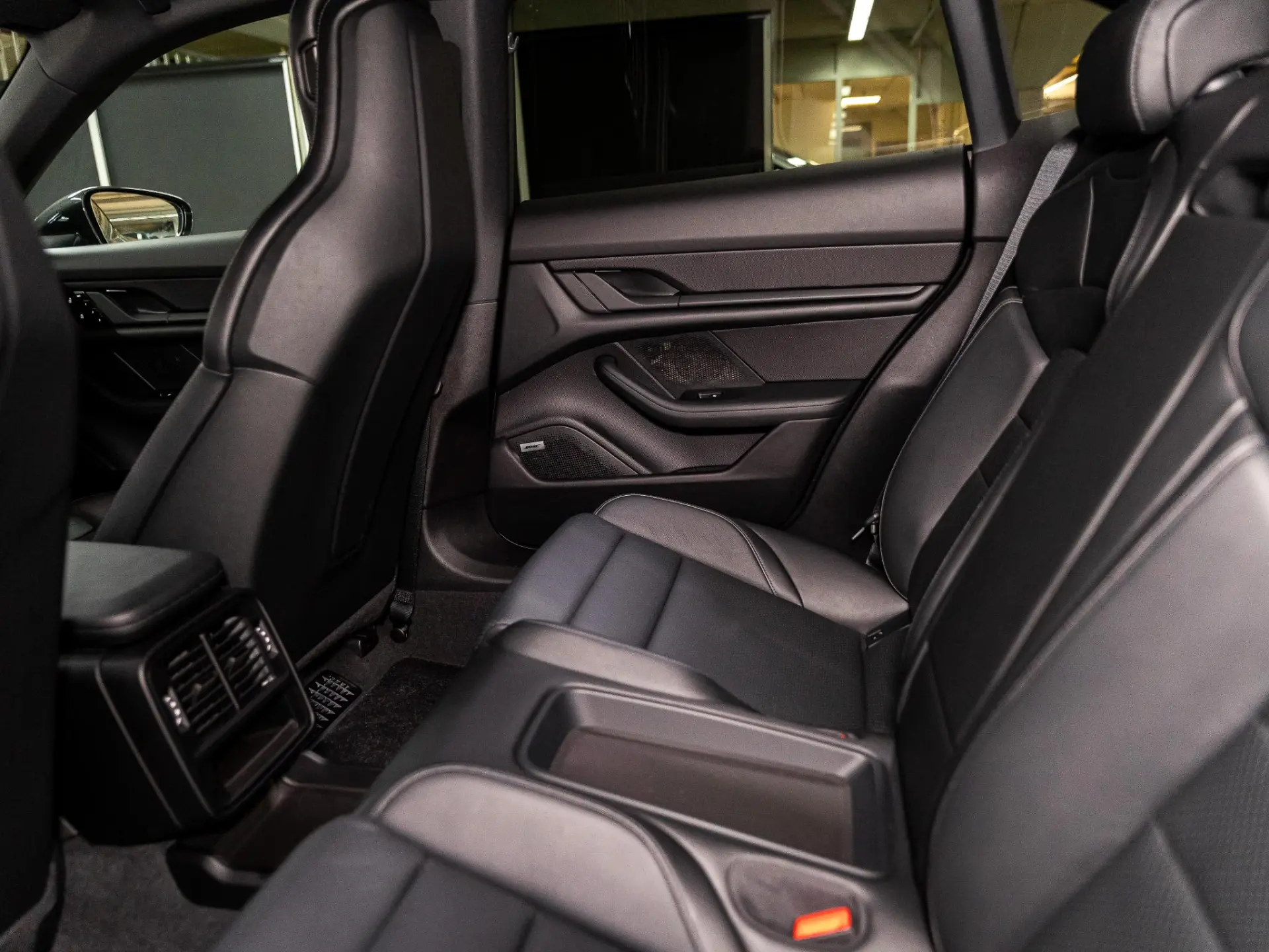 Taycan Cross Turismo 4