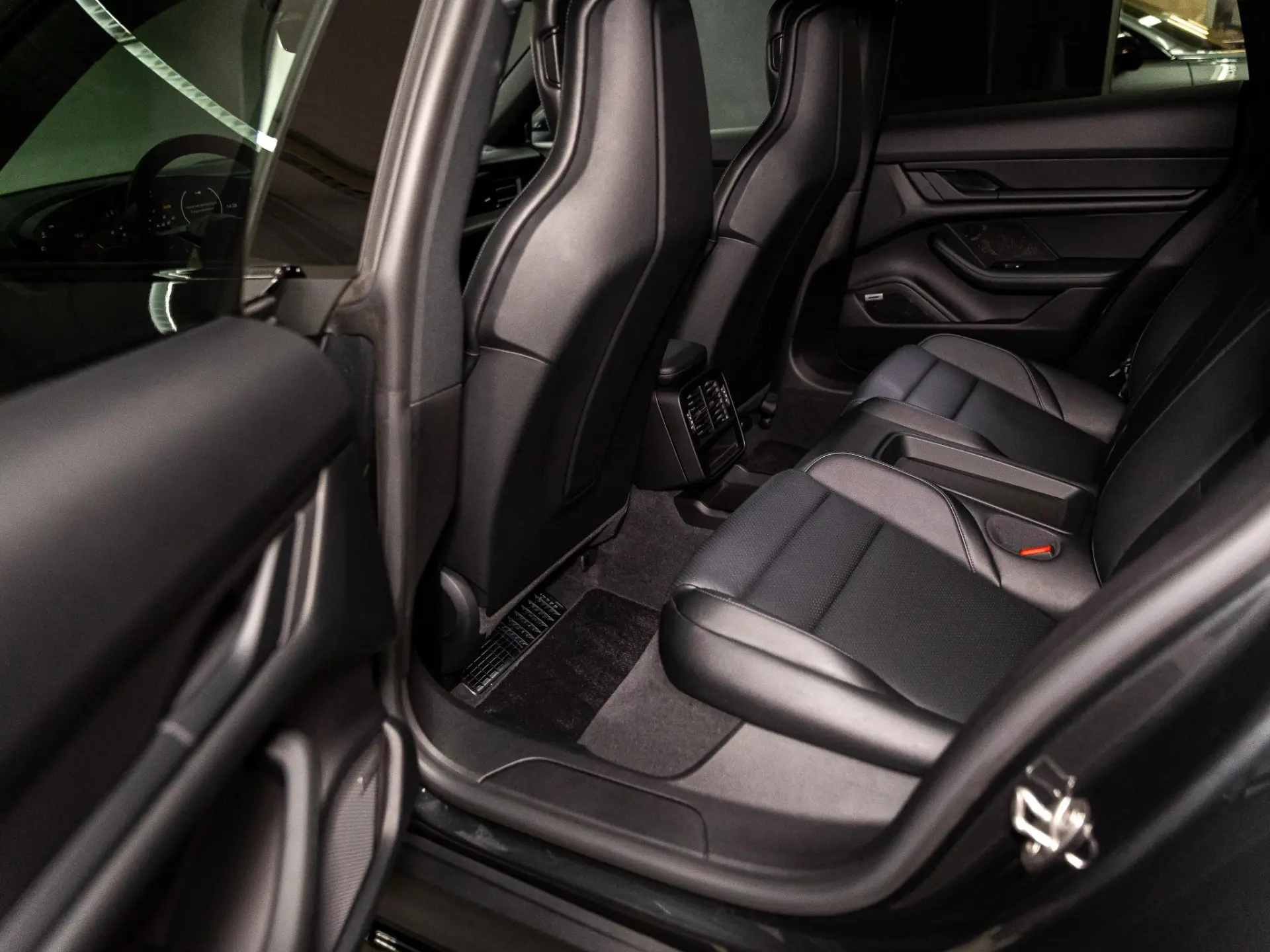 Taycan Cross Turismo 4