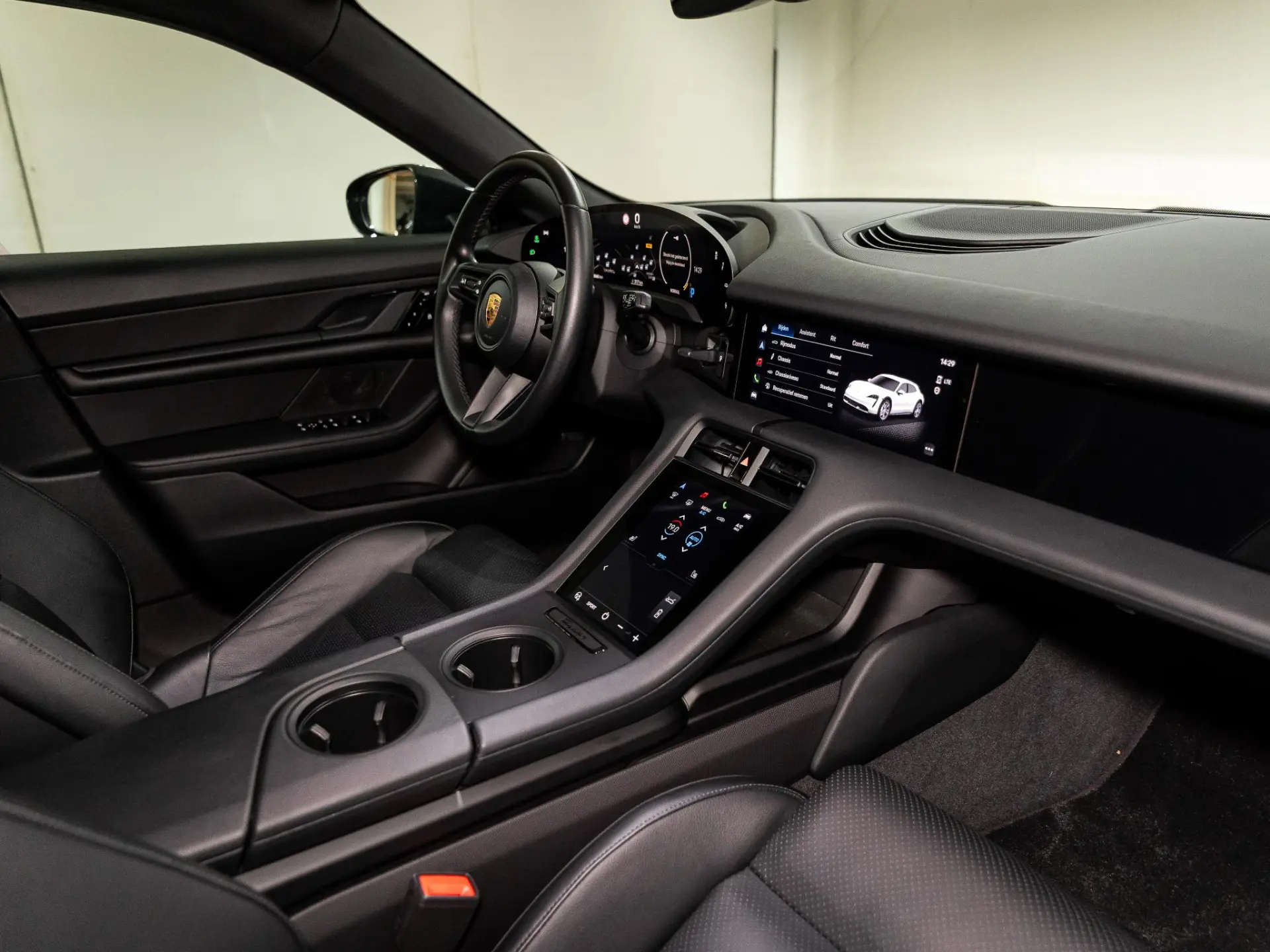 Taycan Cross Turismo 4