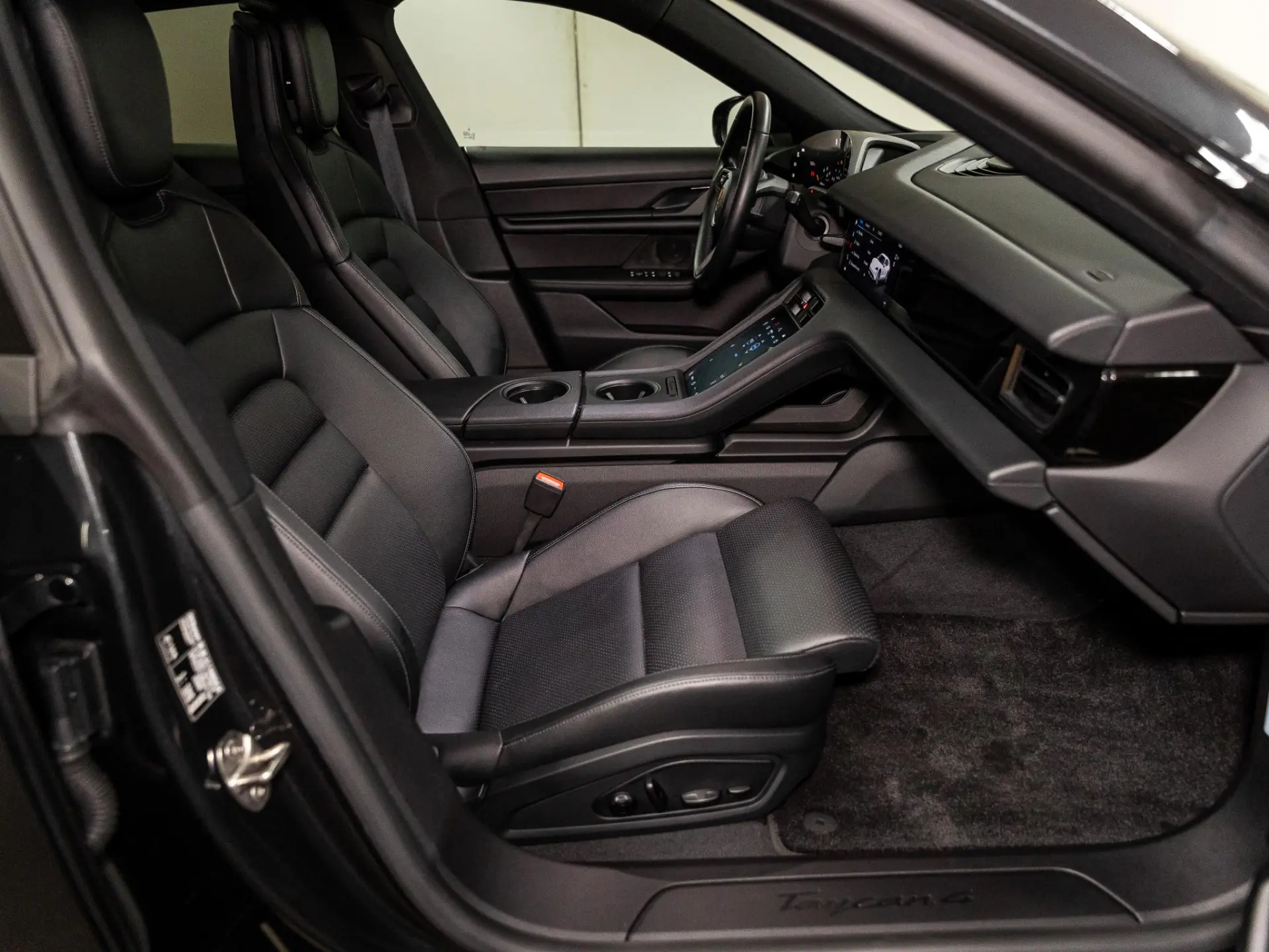 Taycan Cross Turismo 4