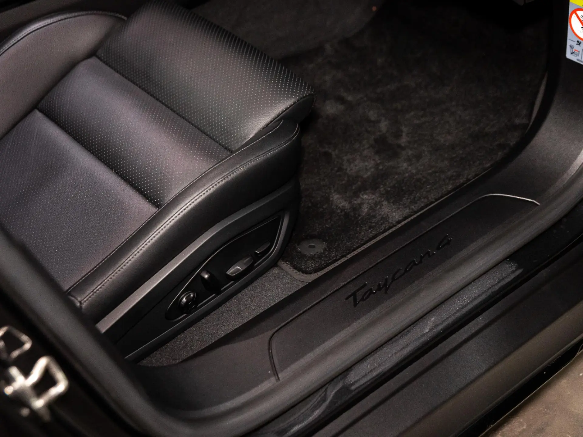 Taycan Cross Turismo 4