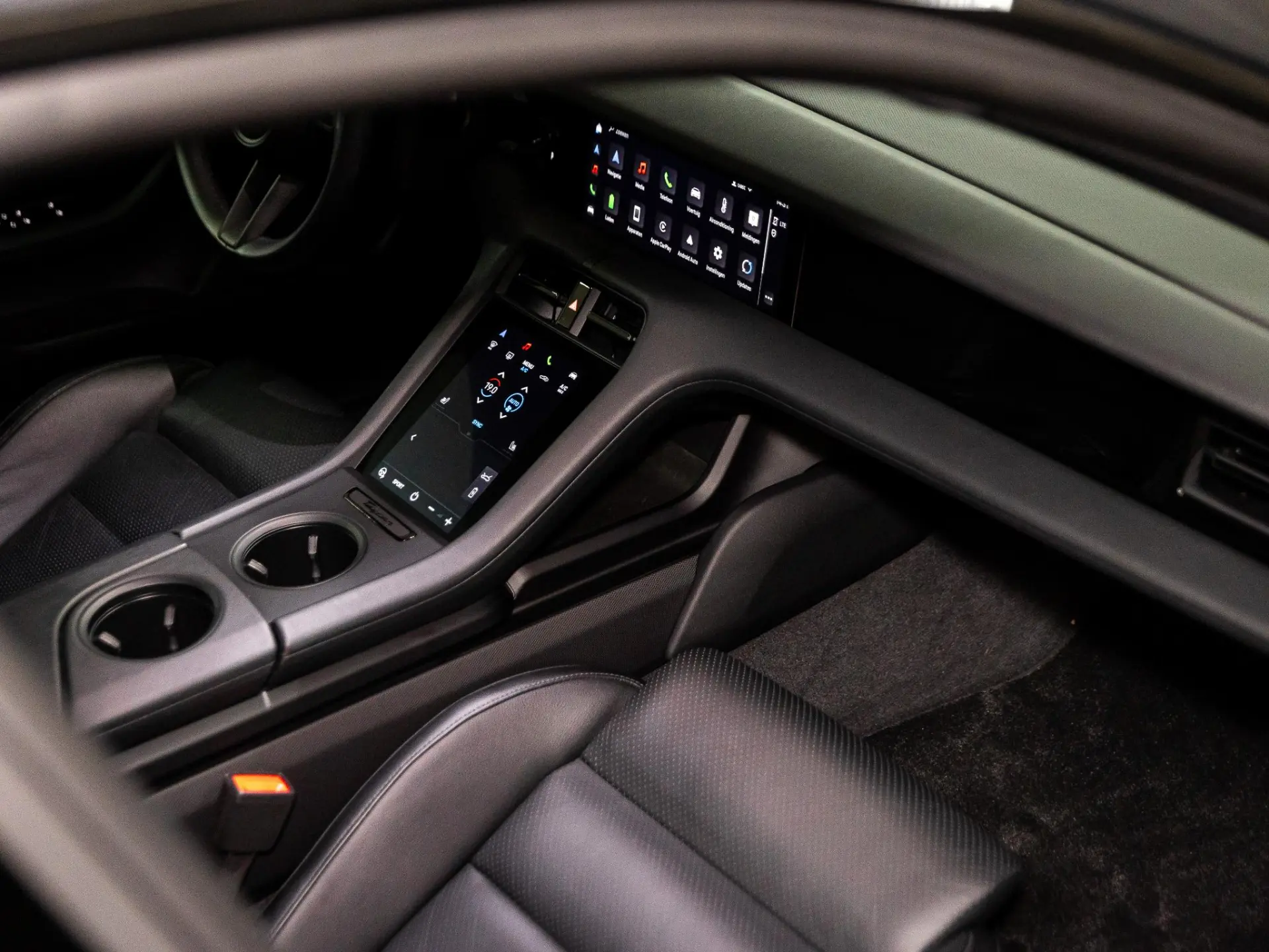 Taycan Cross Turismo 4