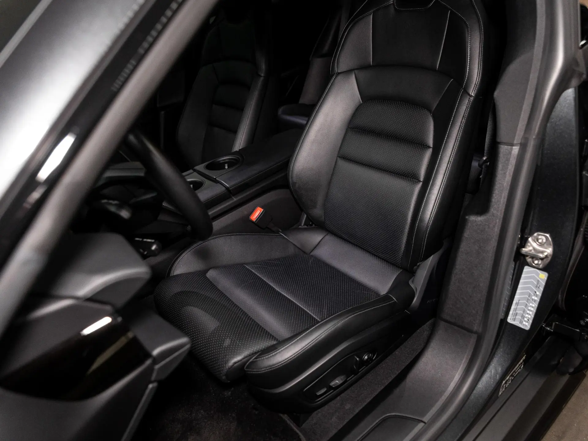 Taycan Cross Turismo 4