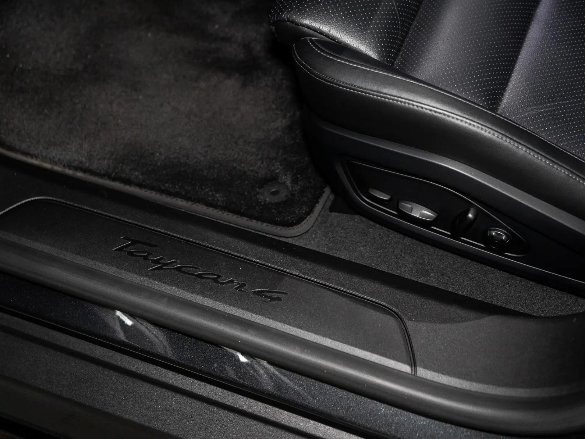 Taycan Cross Turismo 4