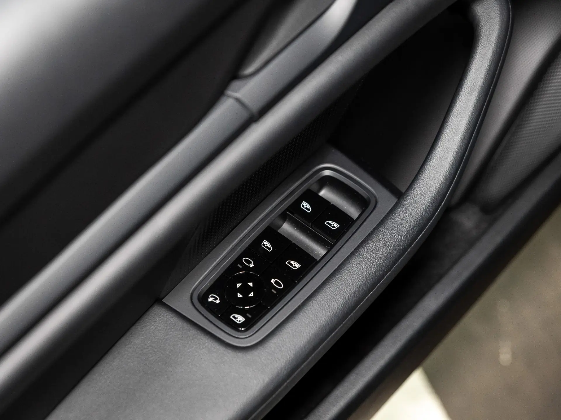 Taycan Cross Turismo 4