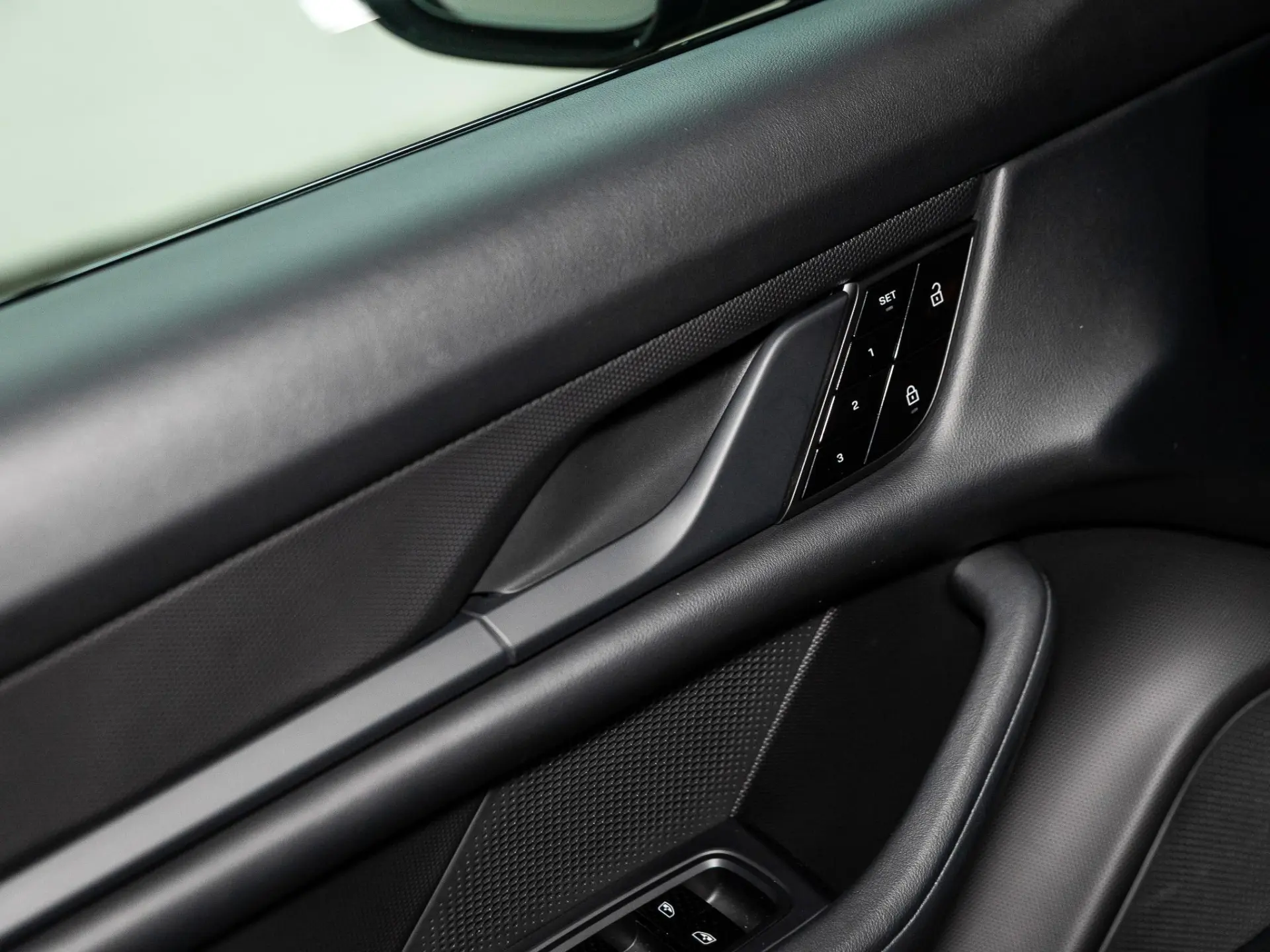 Taycan Cross Turismo 4