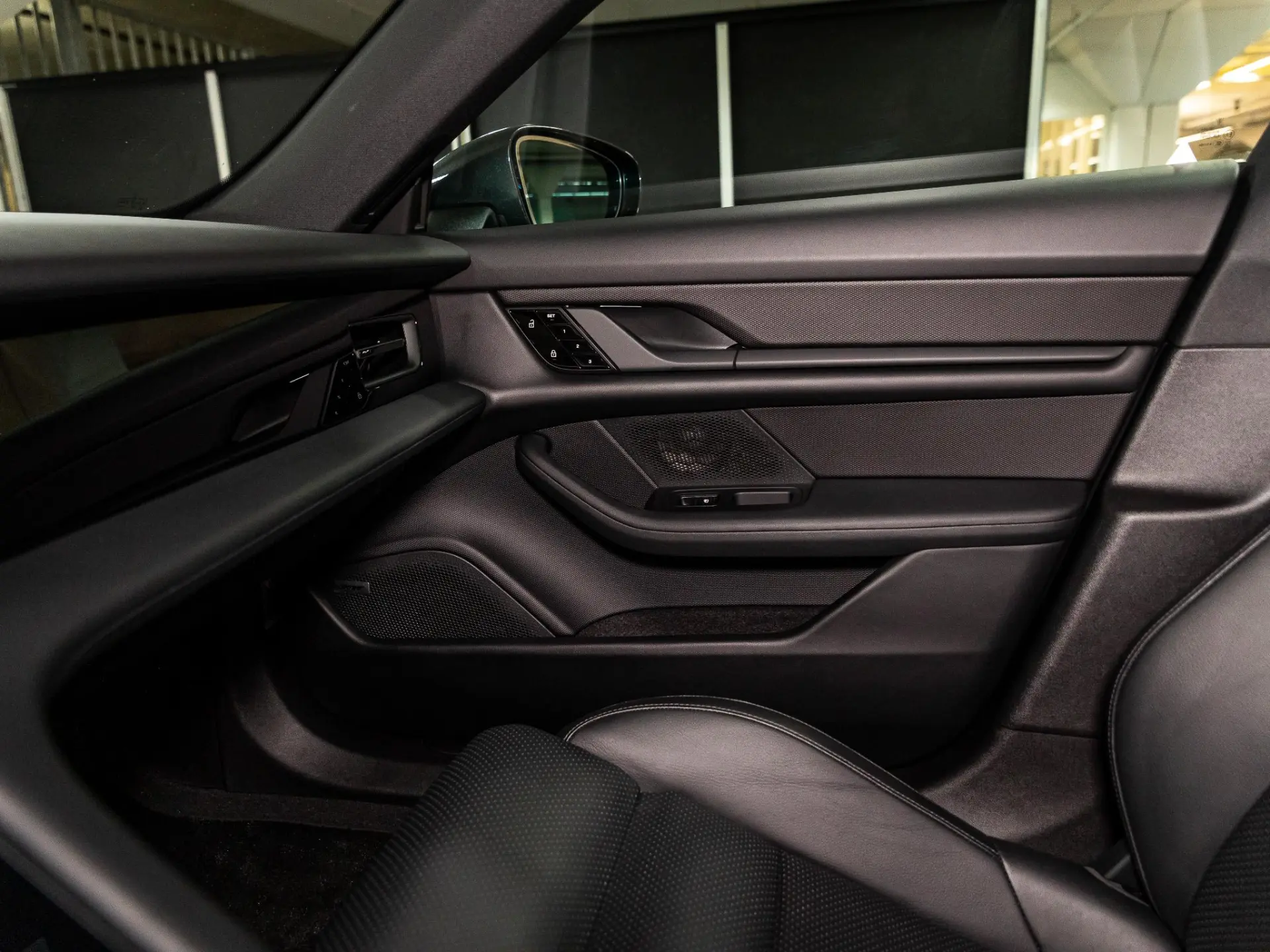 Taycan Cross Turismo 4