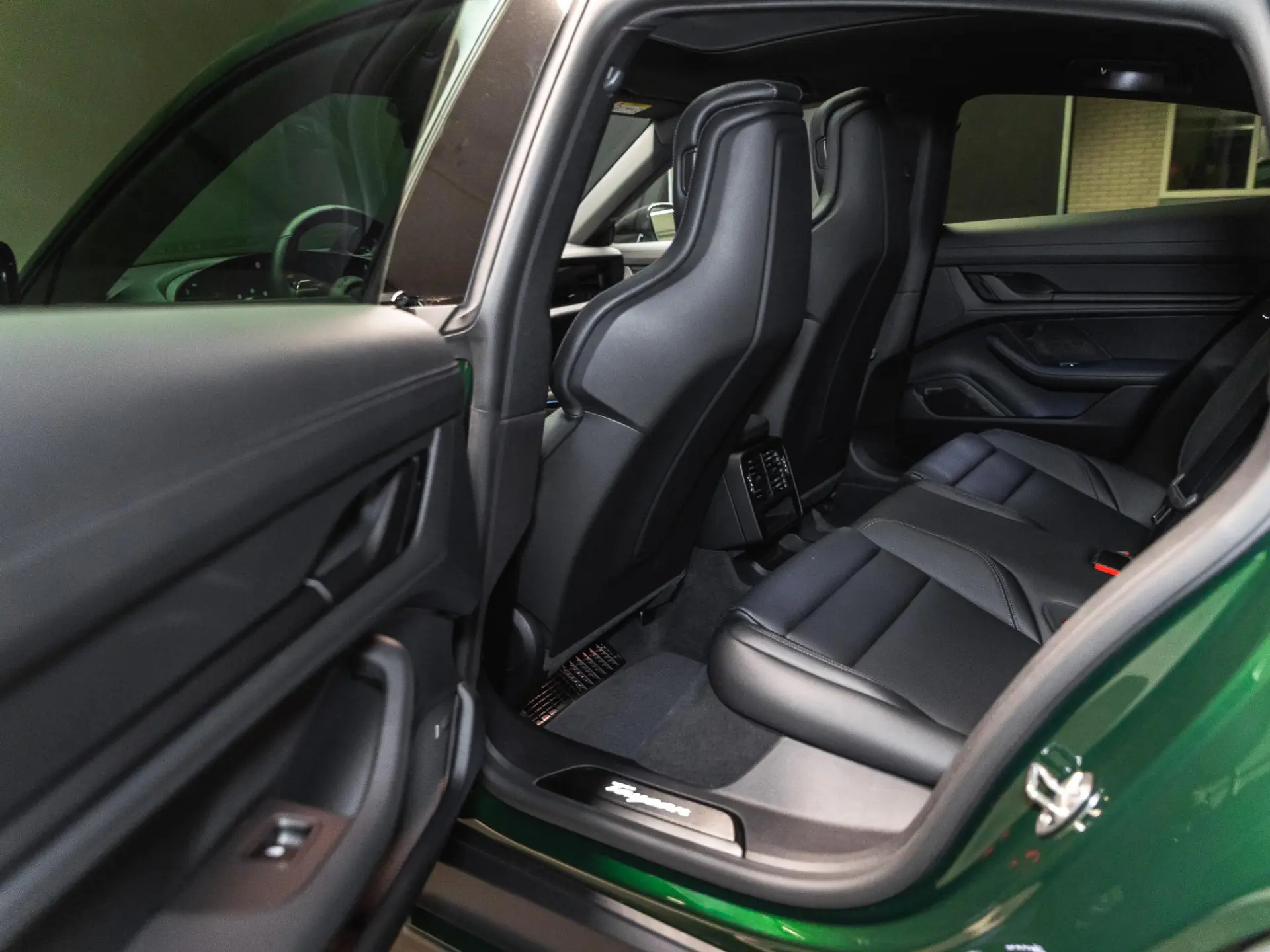 Taycan Black Edition 105 kWh