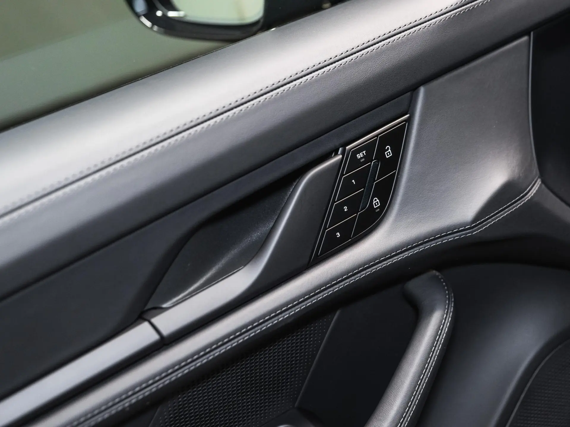 Taycan Black Edition 105 kWh