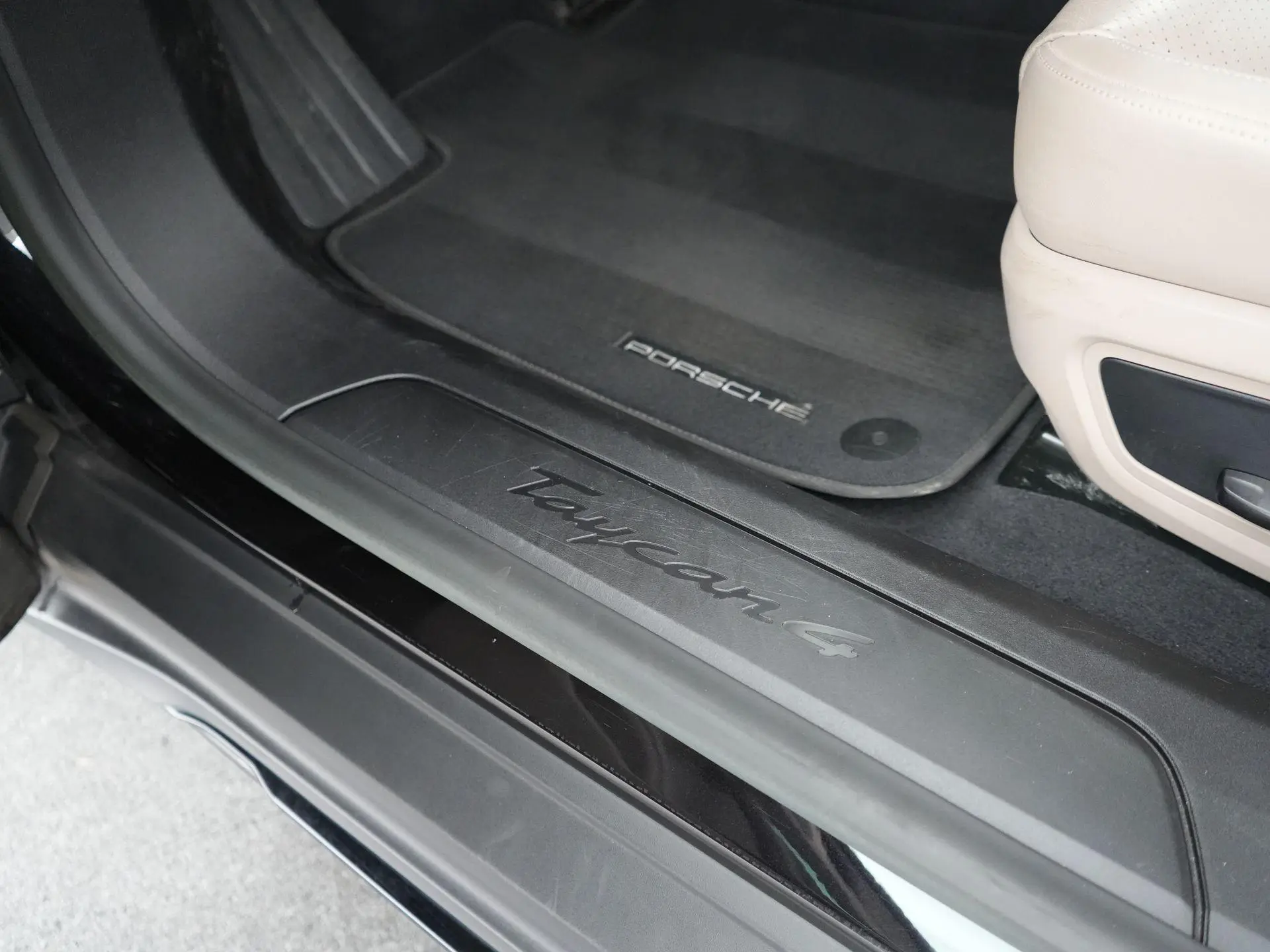 Taycan Cross Turismo 4 93 kWh