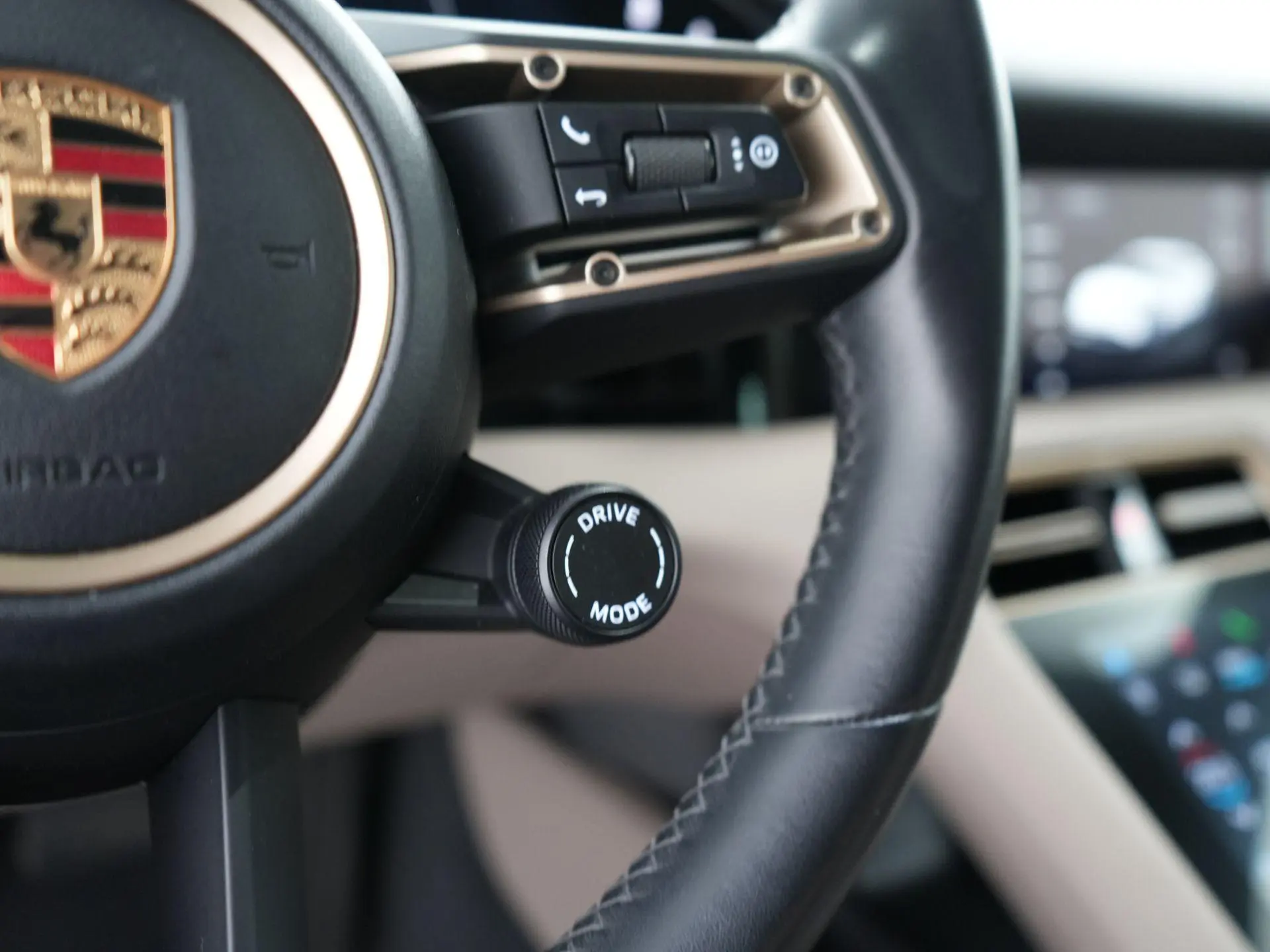 Taycan Cross Turismo 4 93 kWh