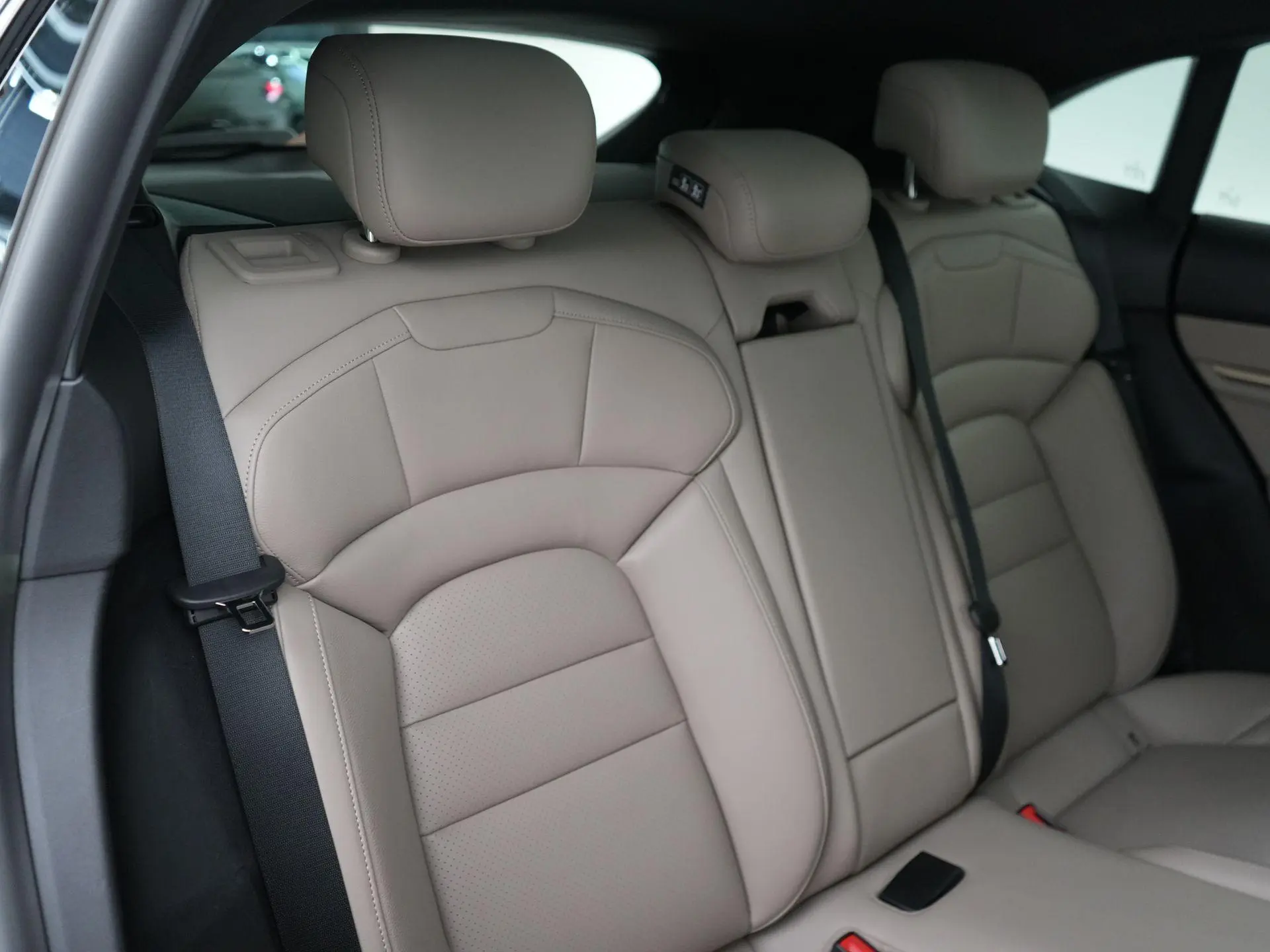 Taycan Cross Turismo 4 93 kWh