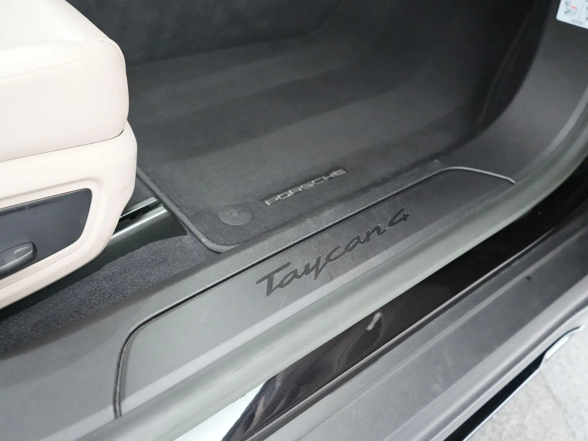 Taycan Cross Turismo 4 93 kWh