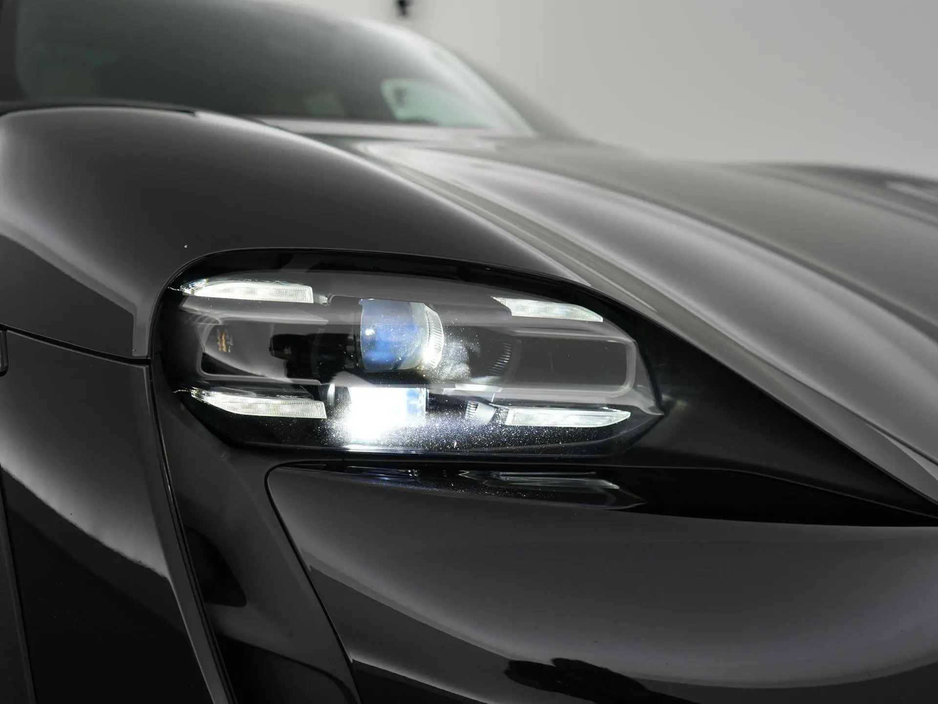 Taycan Cross Turismo 4 93 kWh