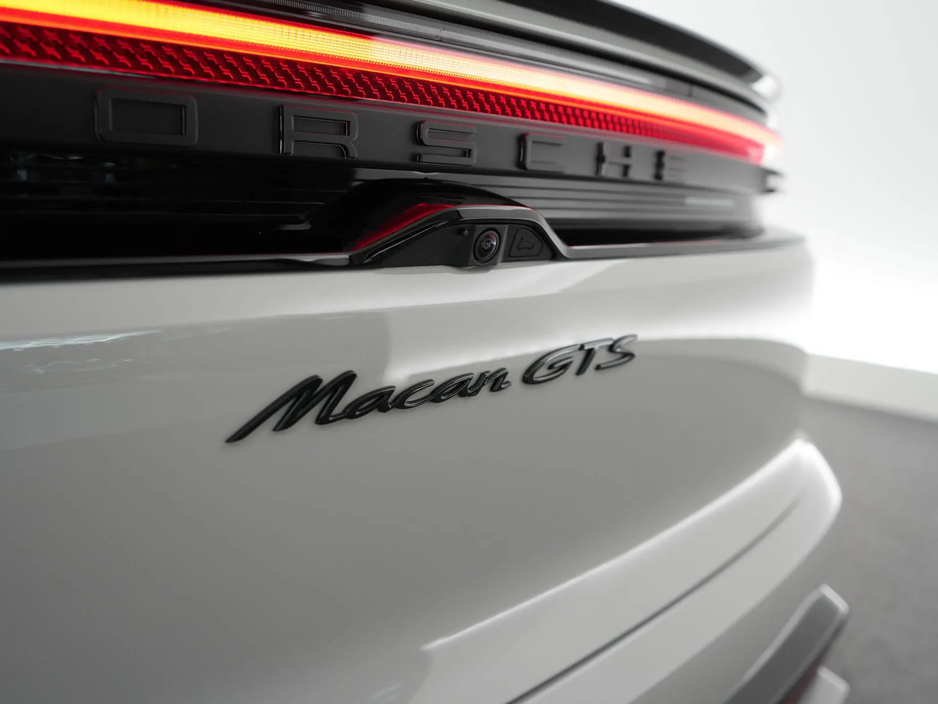 Macan GTS 100 kWh