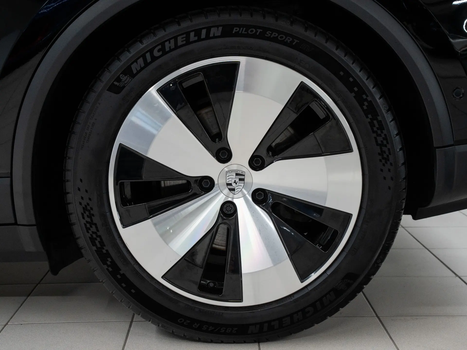 Macan 4