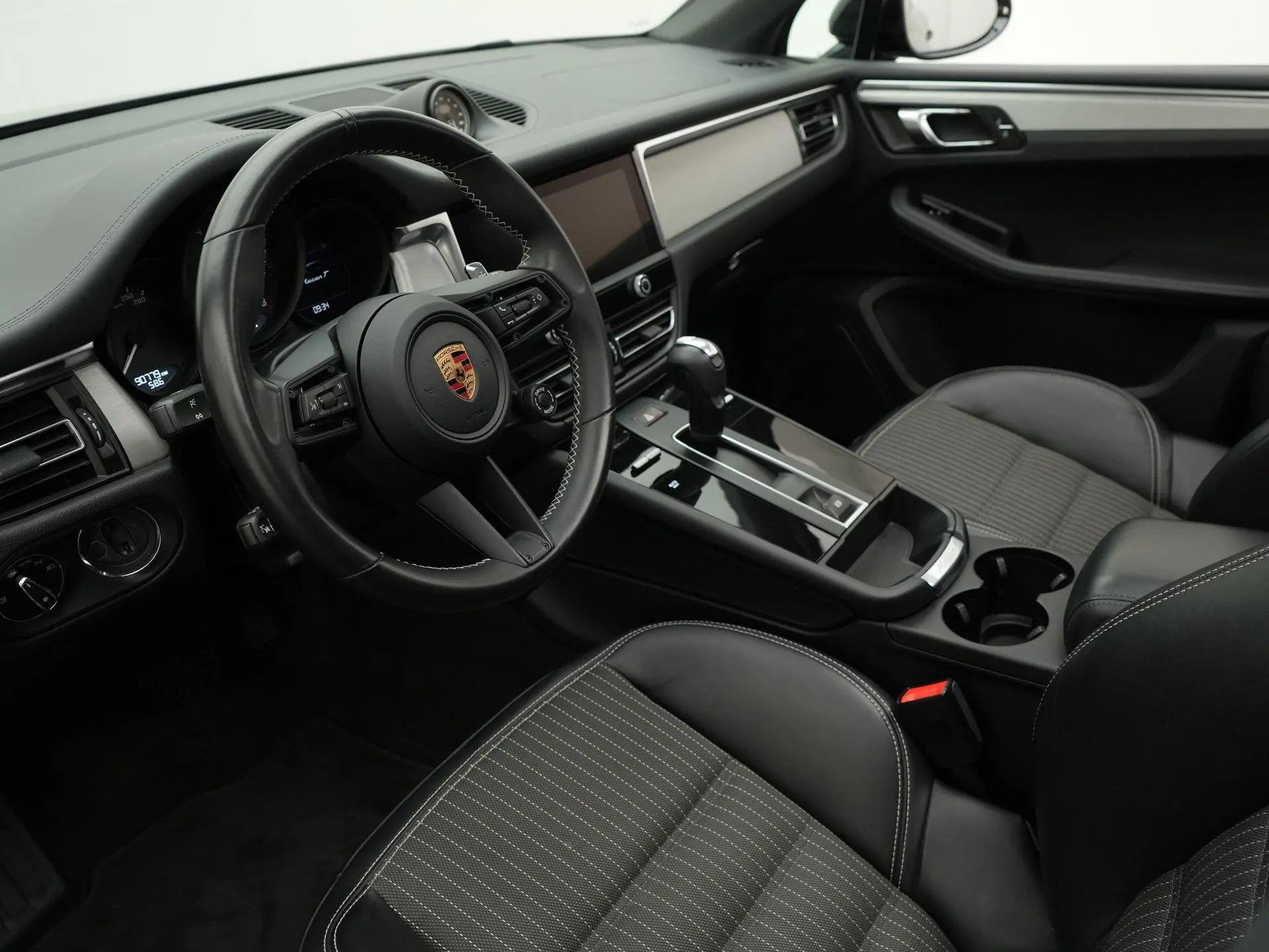Macan T