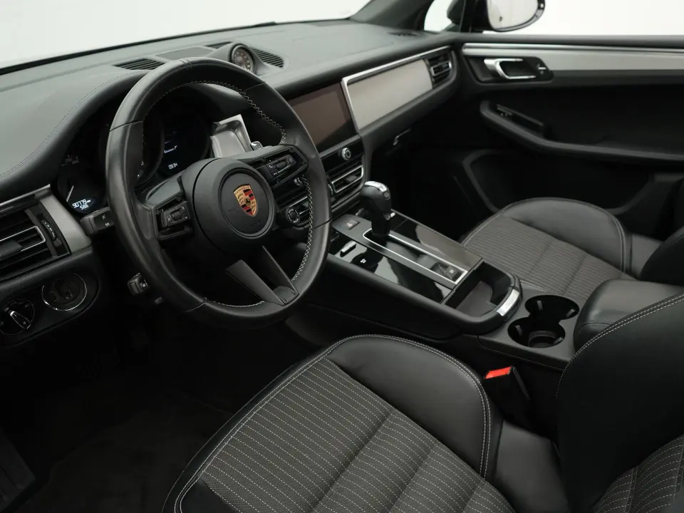 Macan T