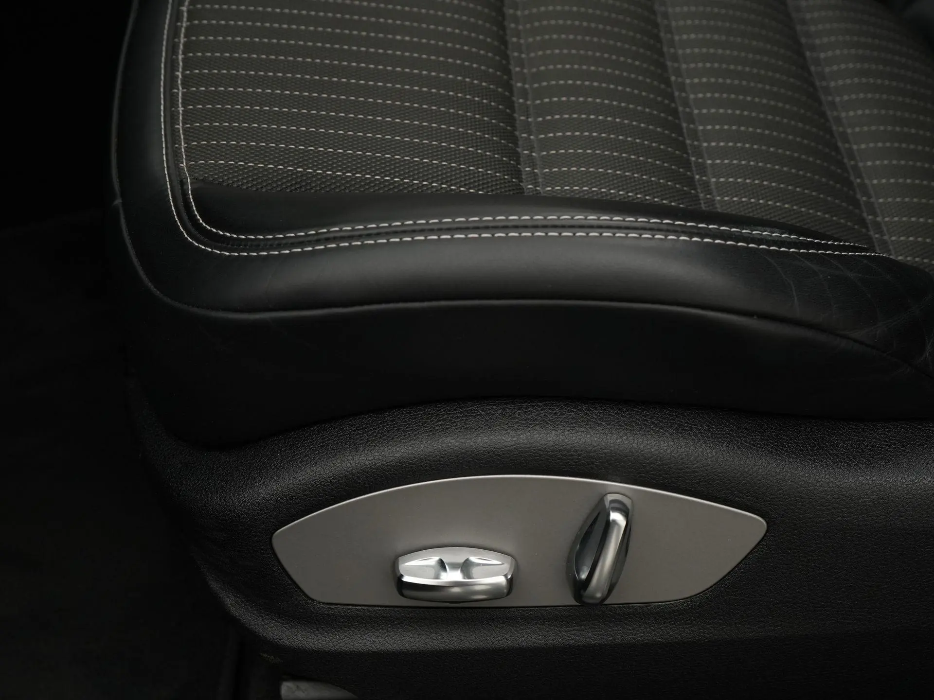 Macan T