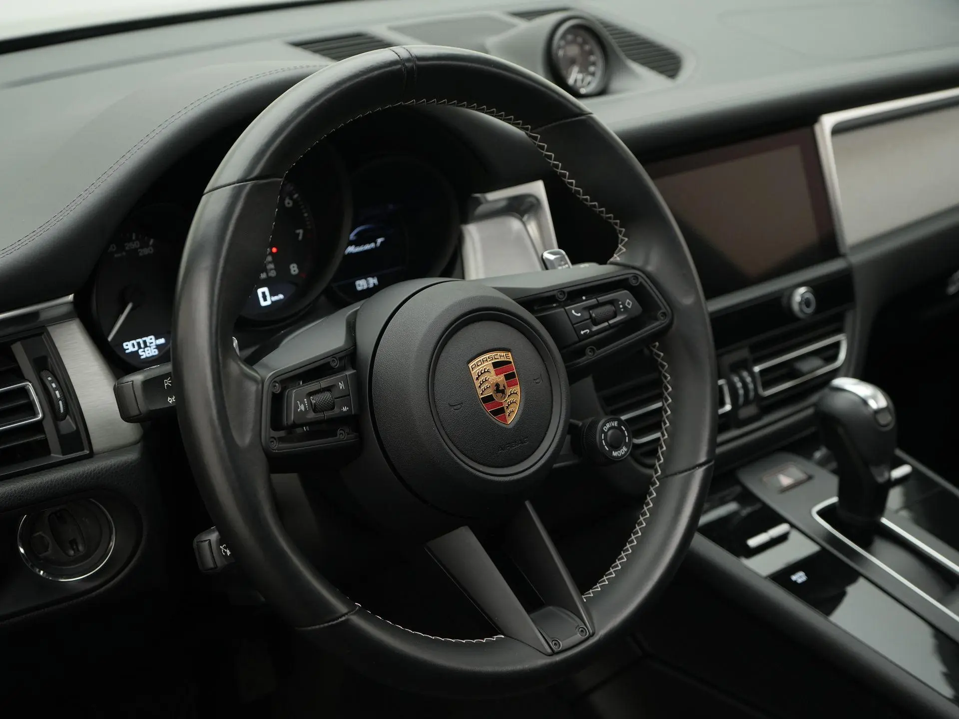 Macan T