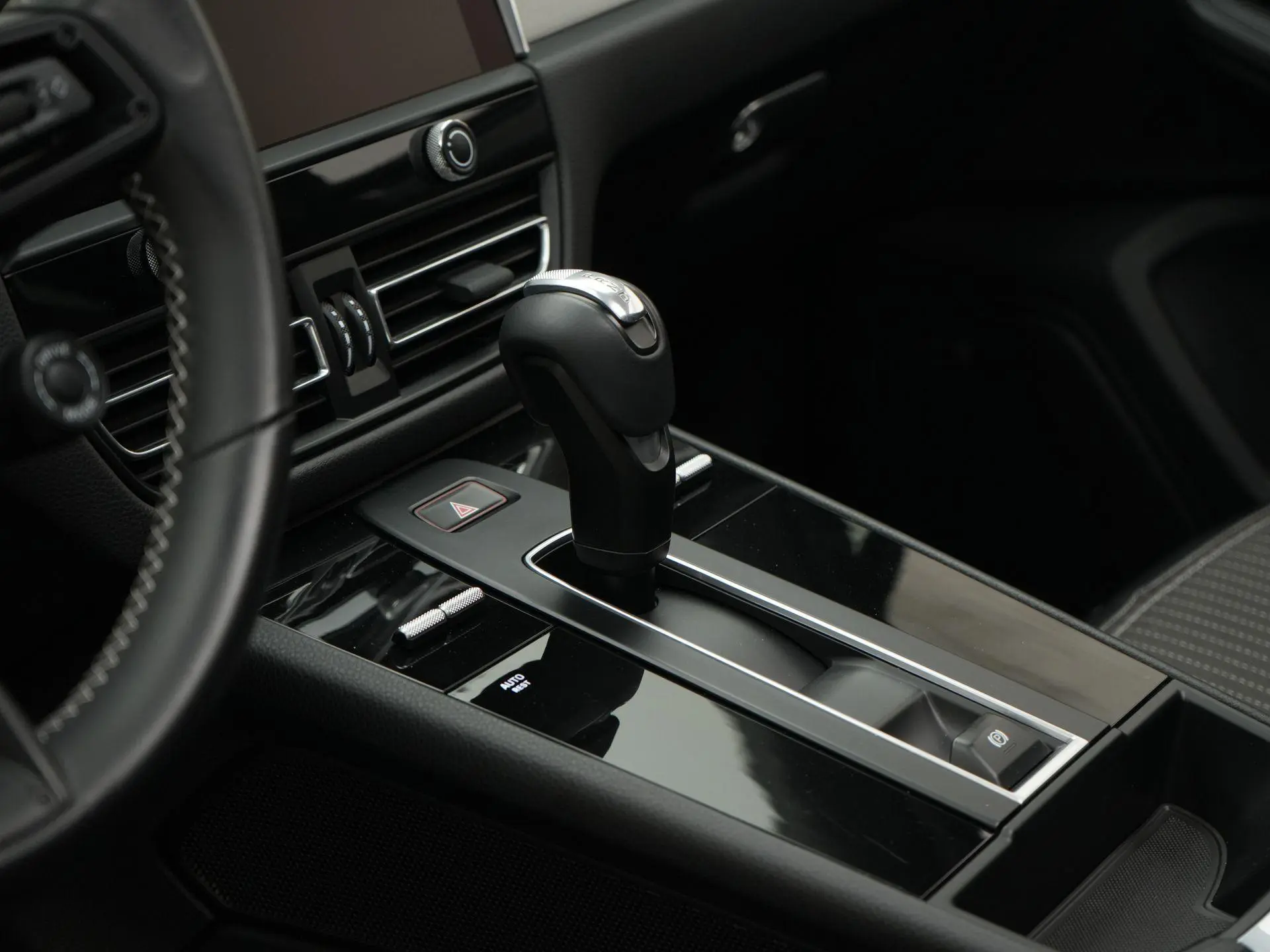 Macan T