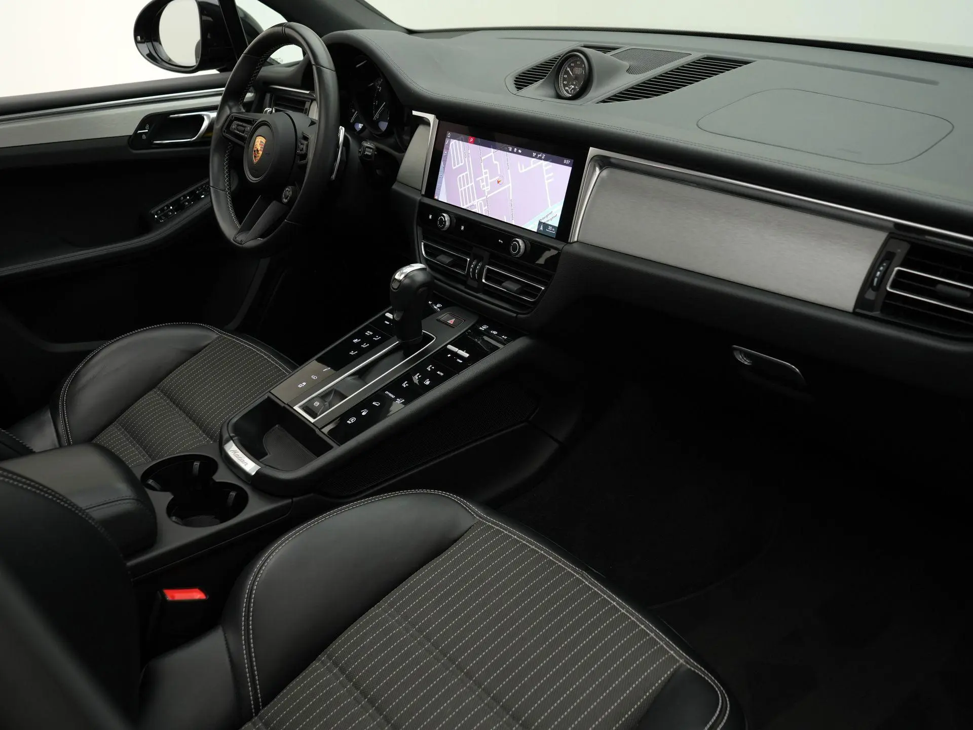 Macan T