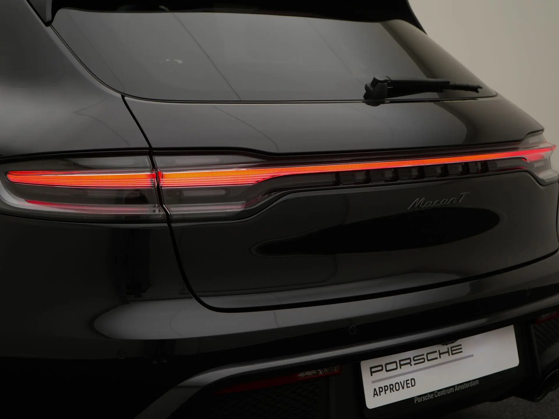 Macan T