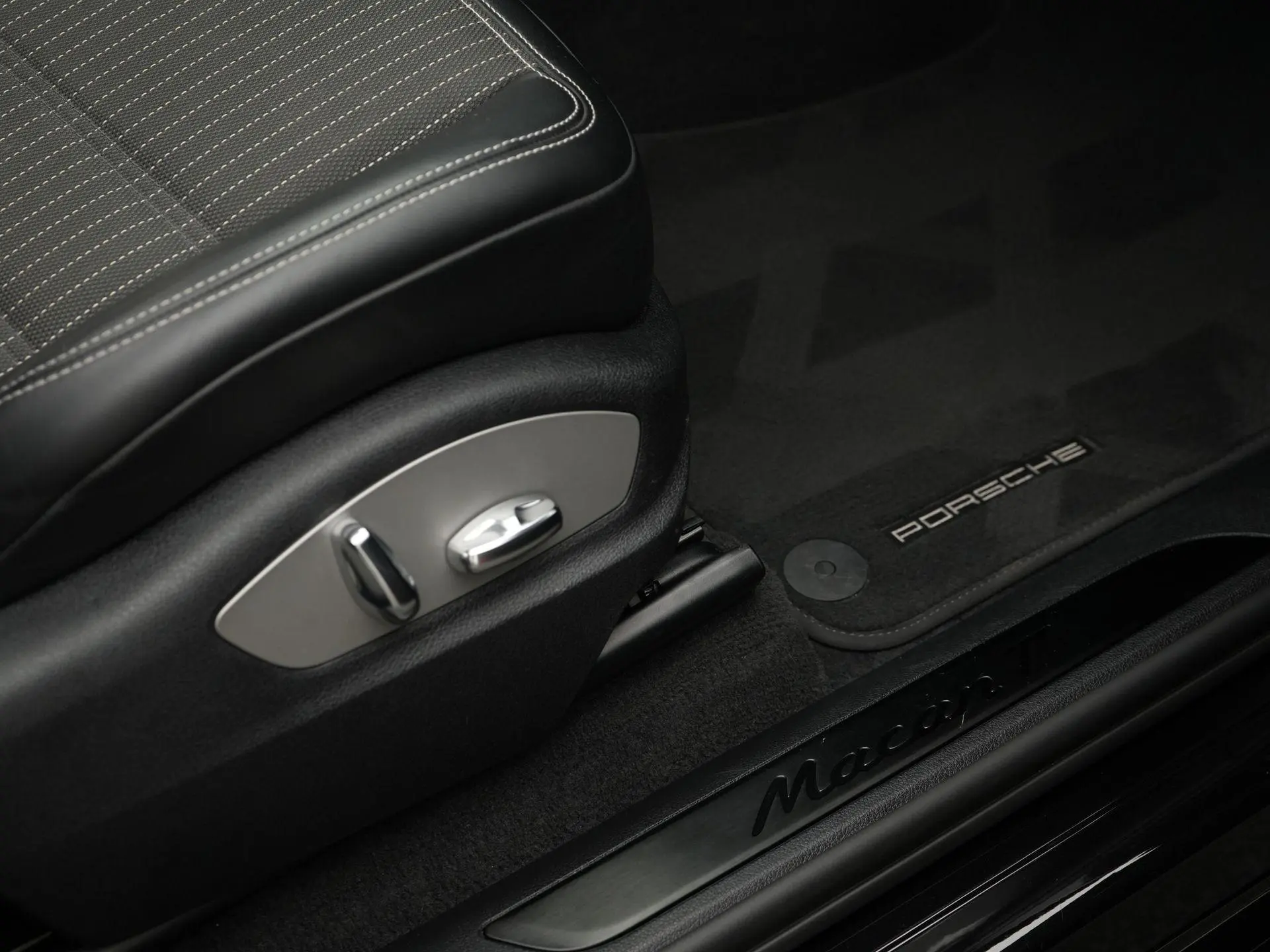 Macan T