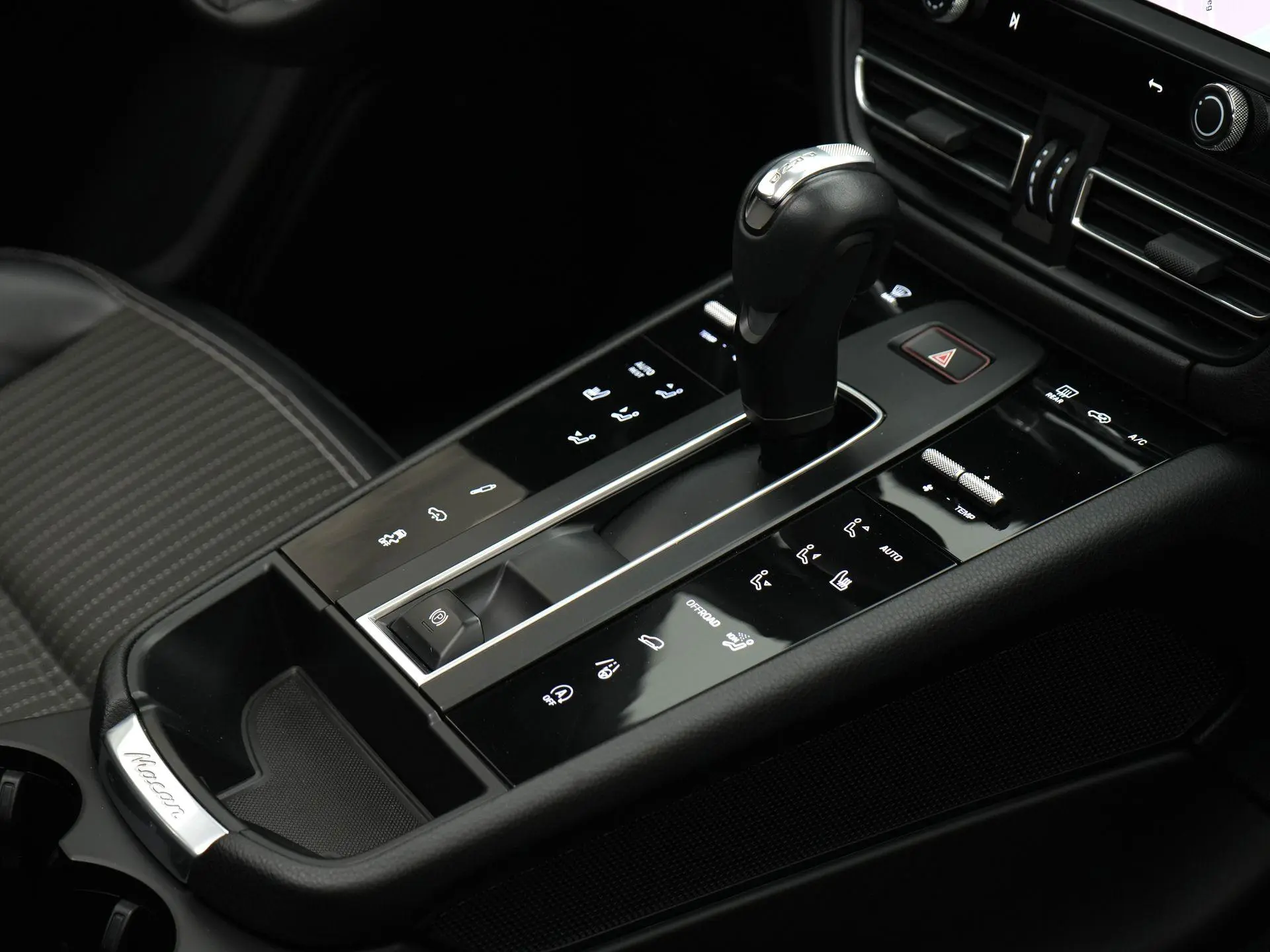 Macan T