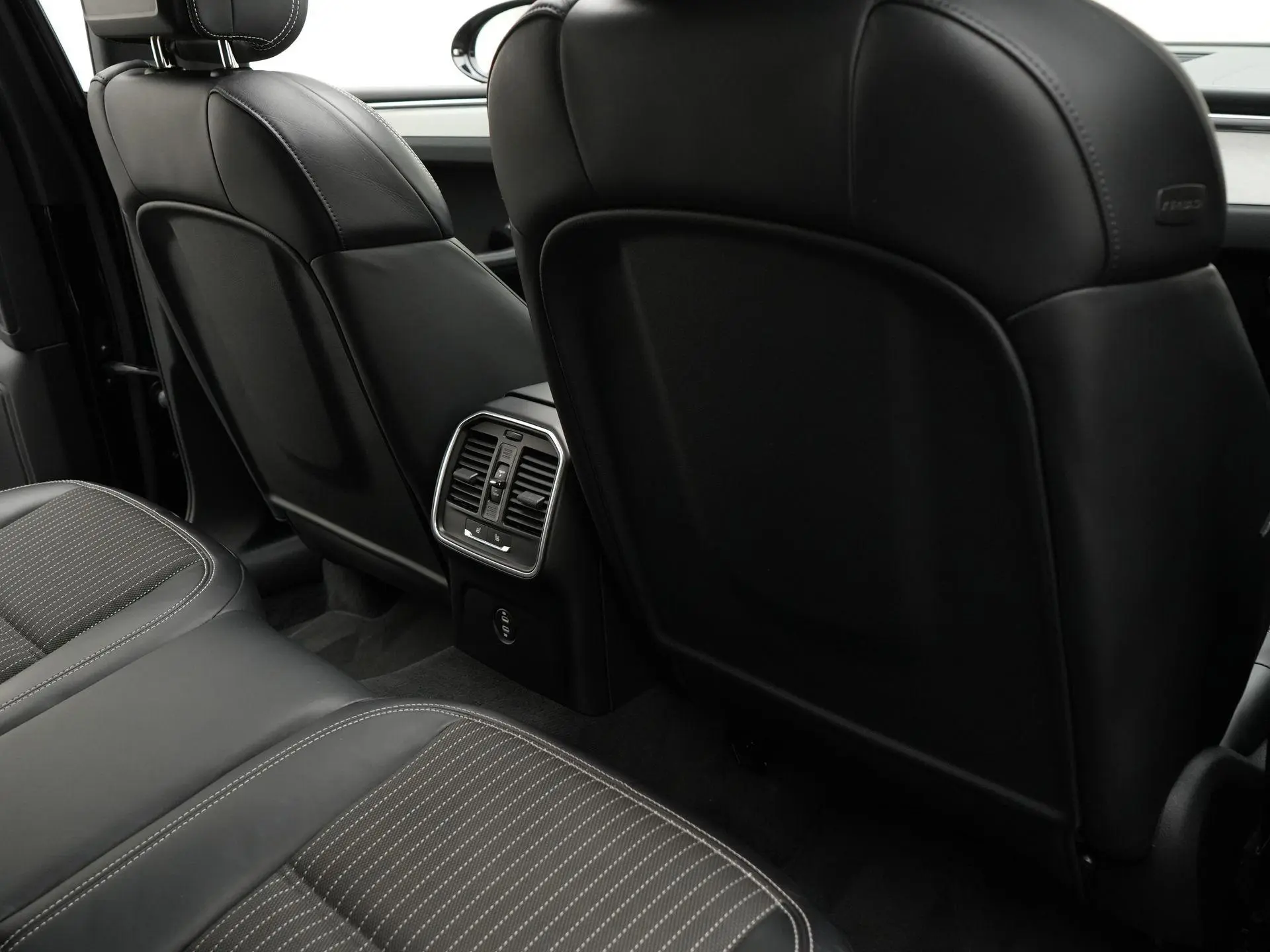 Macan T