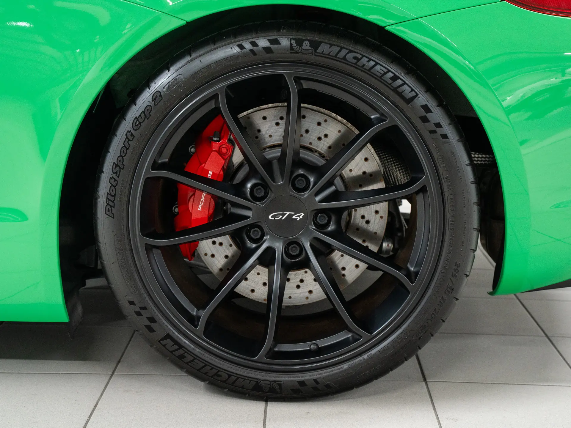 Cayman GT4
