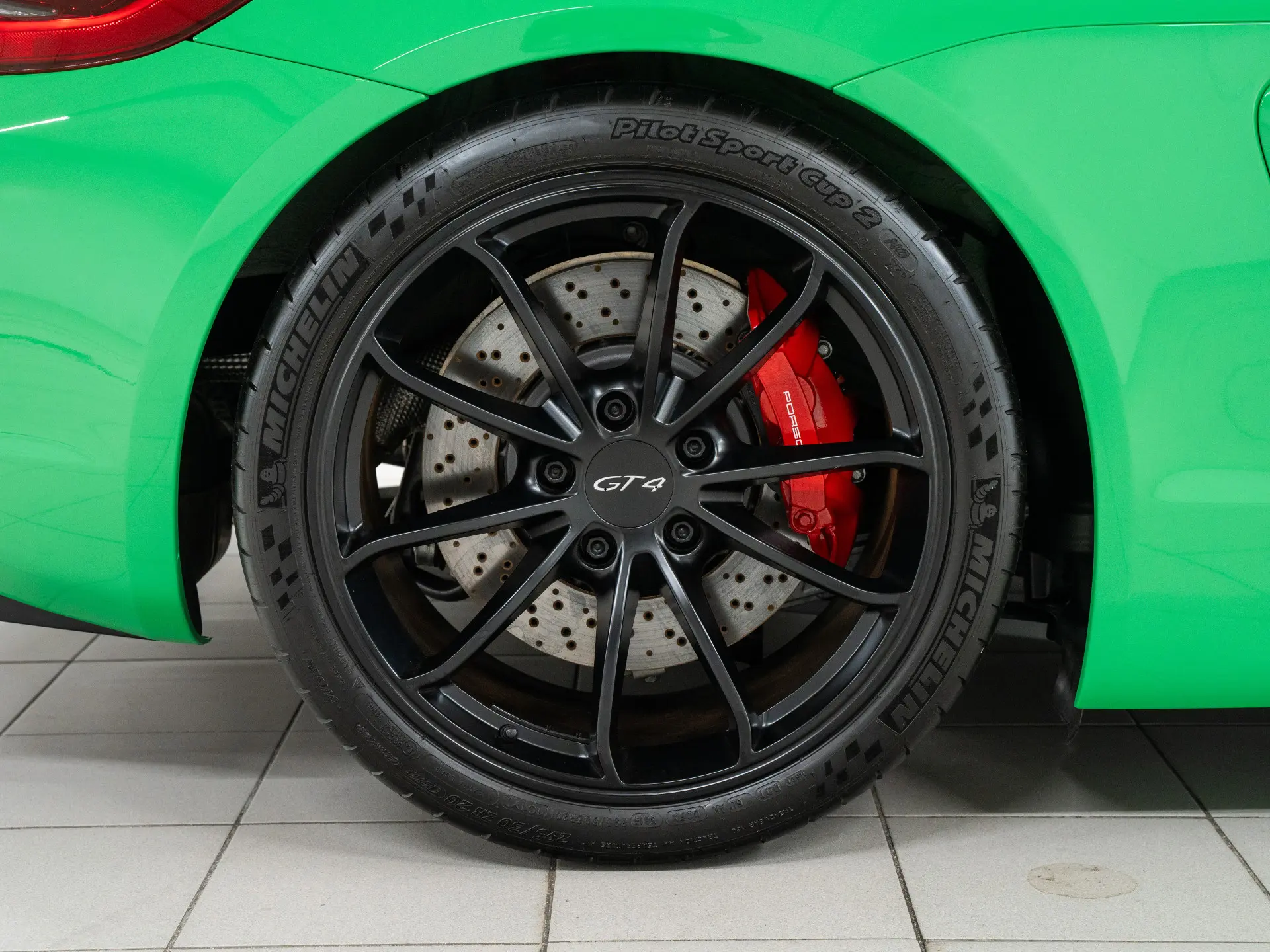 Cayman GT4