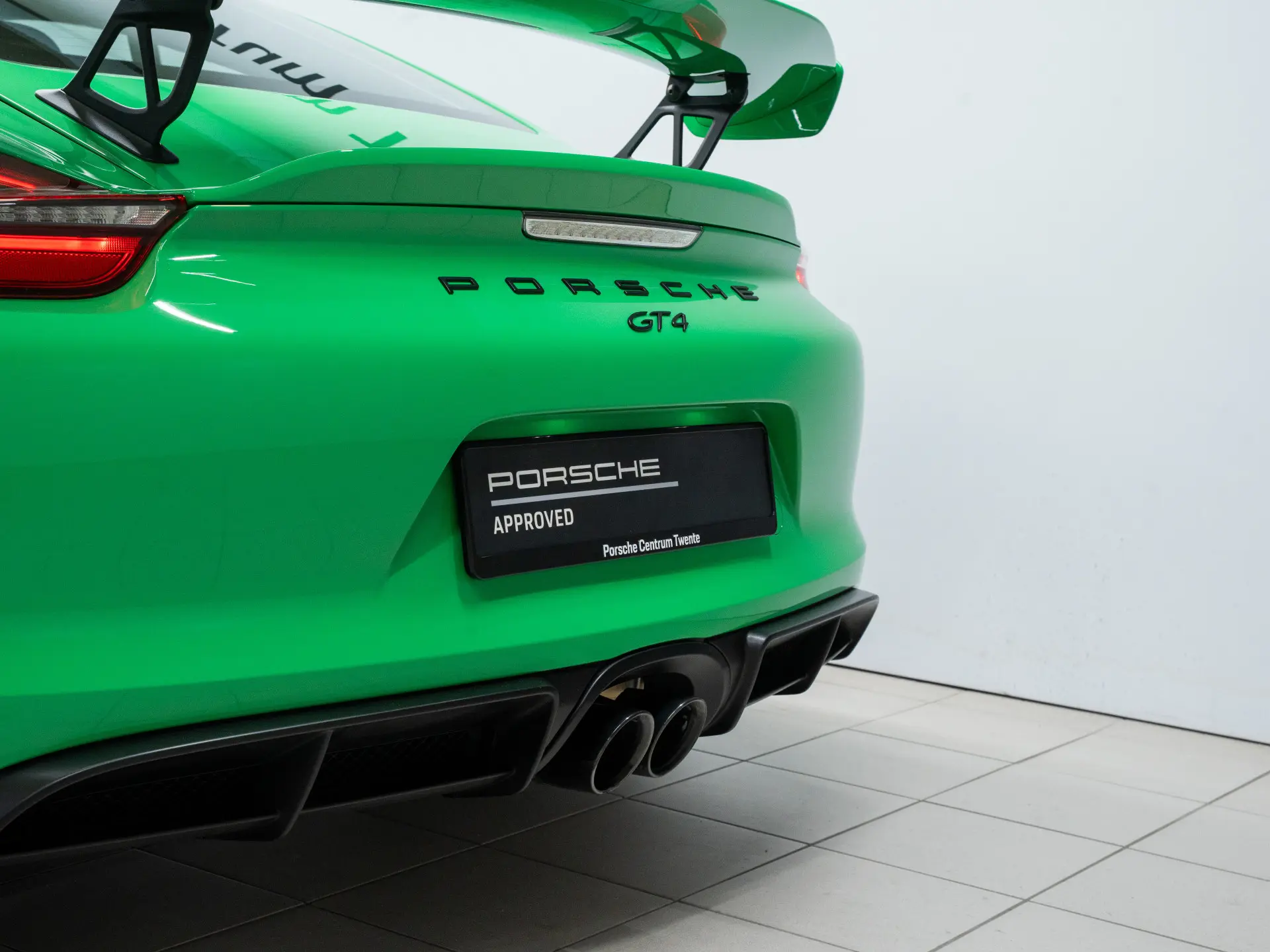 Cayman GT4