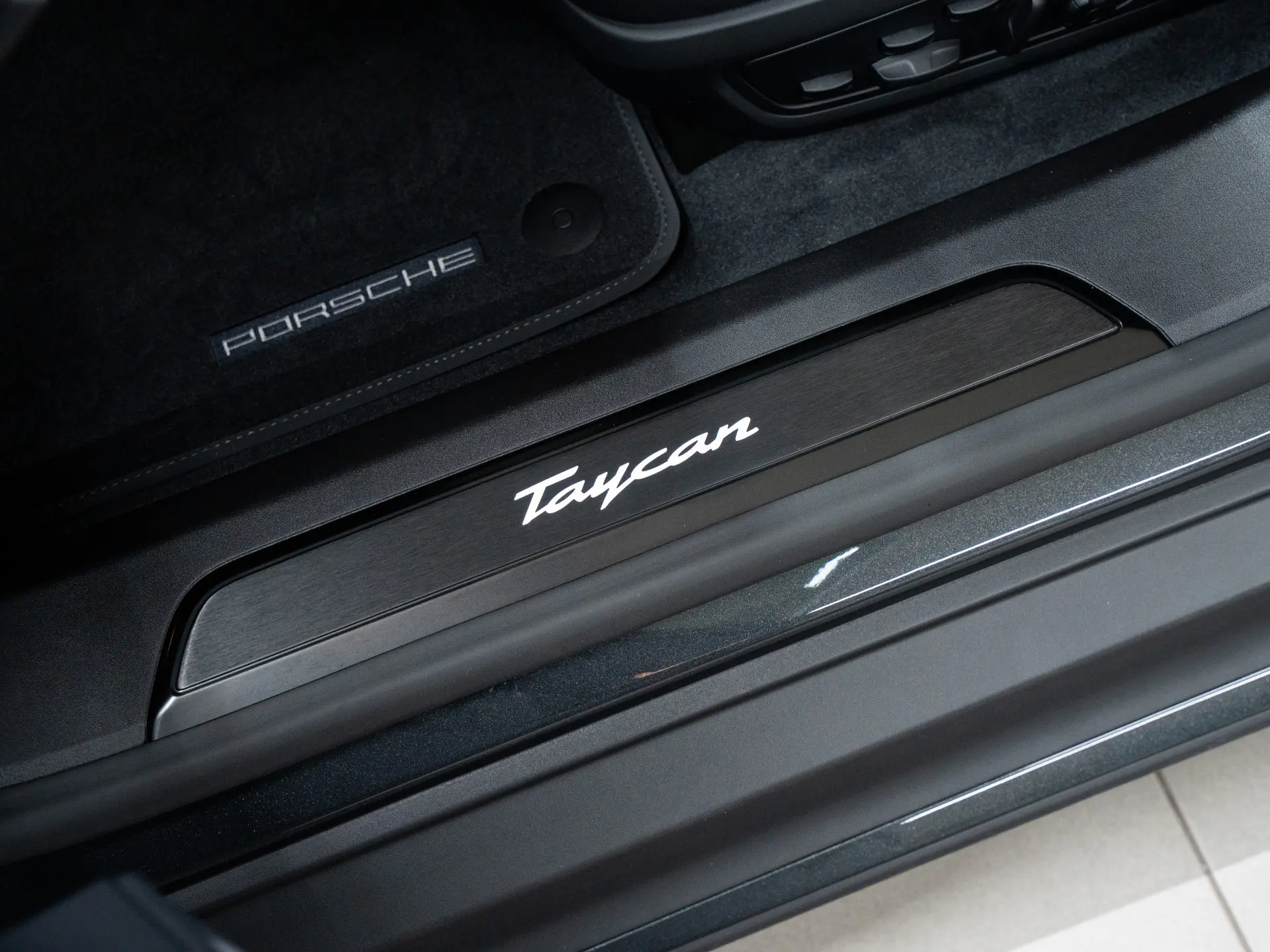 Taycan Black Edition