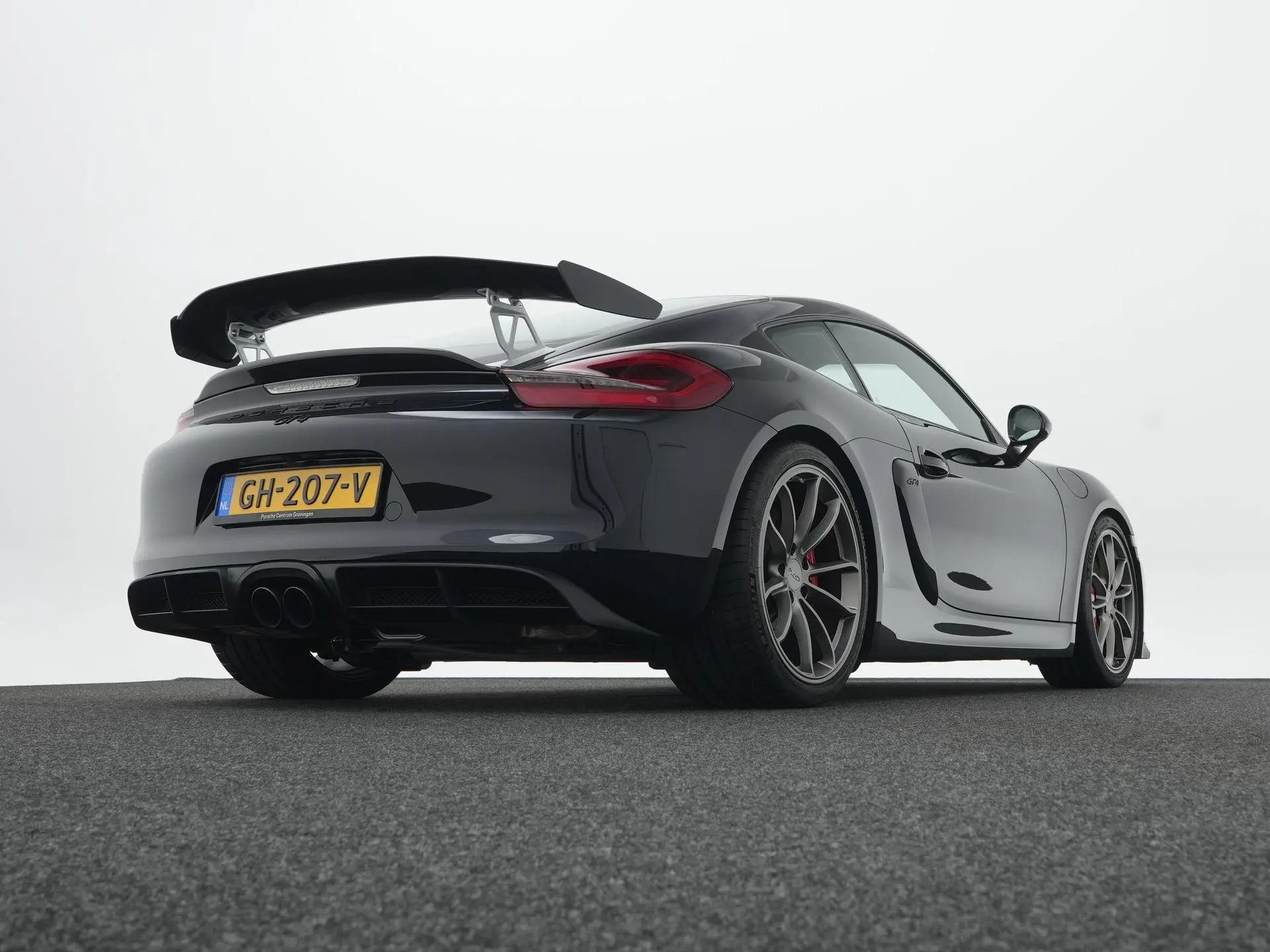 Cayman GT4