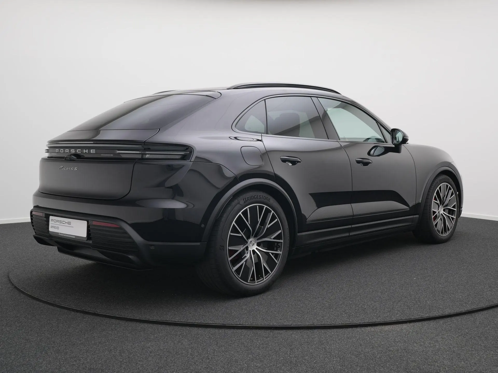 Macan 4 S