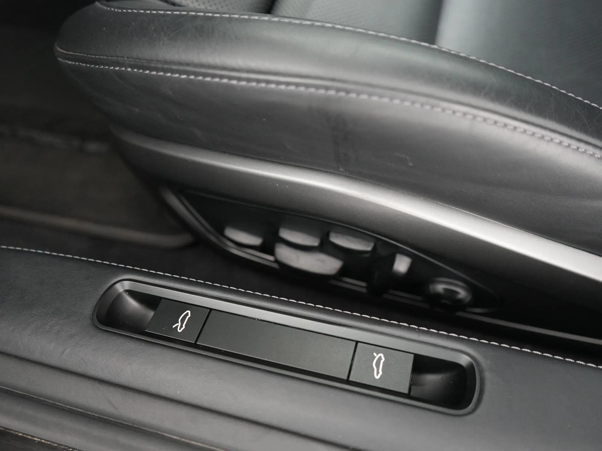 911 3.0 4 GTS Edition 50 Years Porsche Design