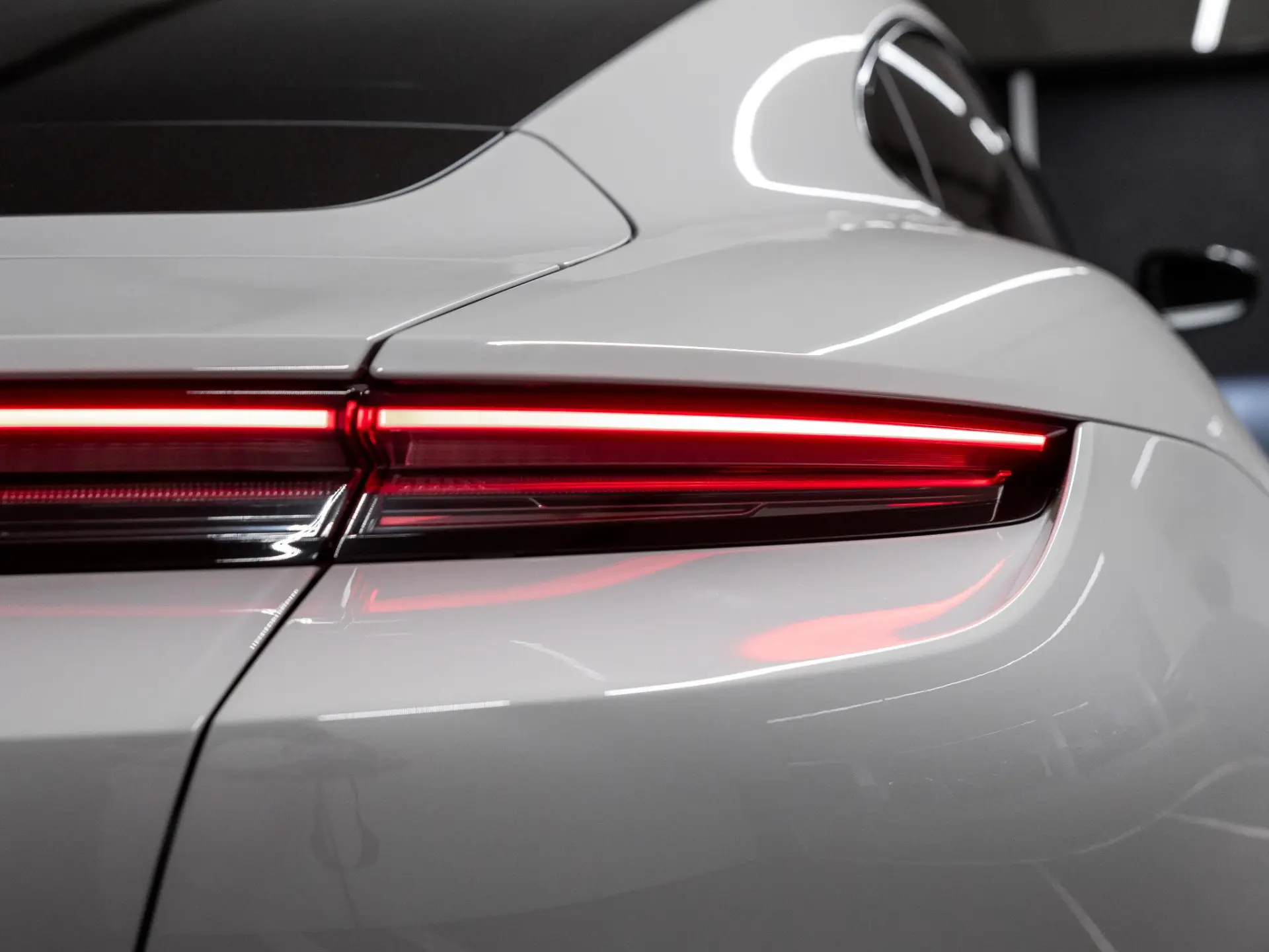 Taycan 4 Black Edition 105 kWh