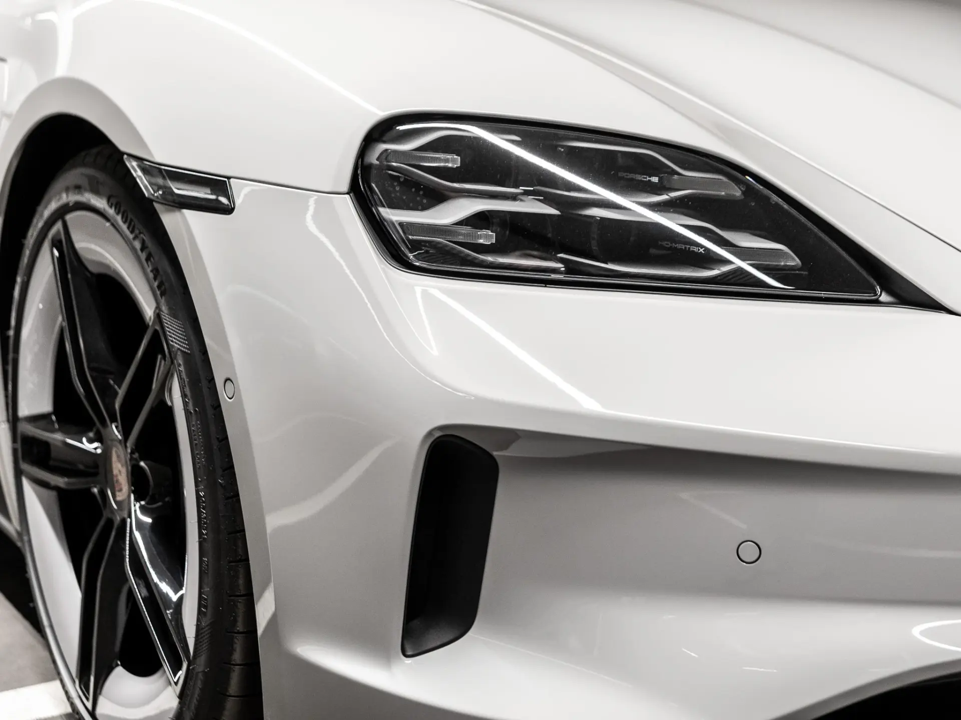 Taycan 4 Black Edition 105 kWh