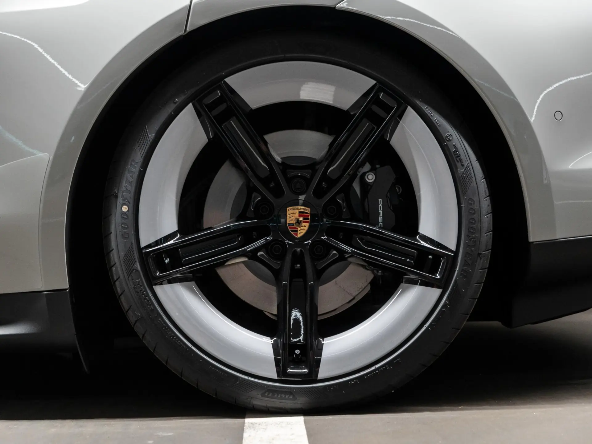 Taycan 4 Black Edition 105 kWh